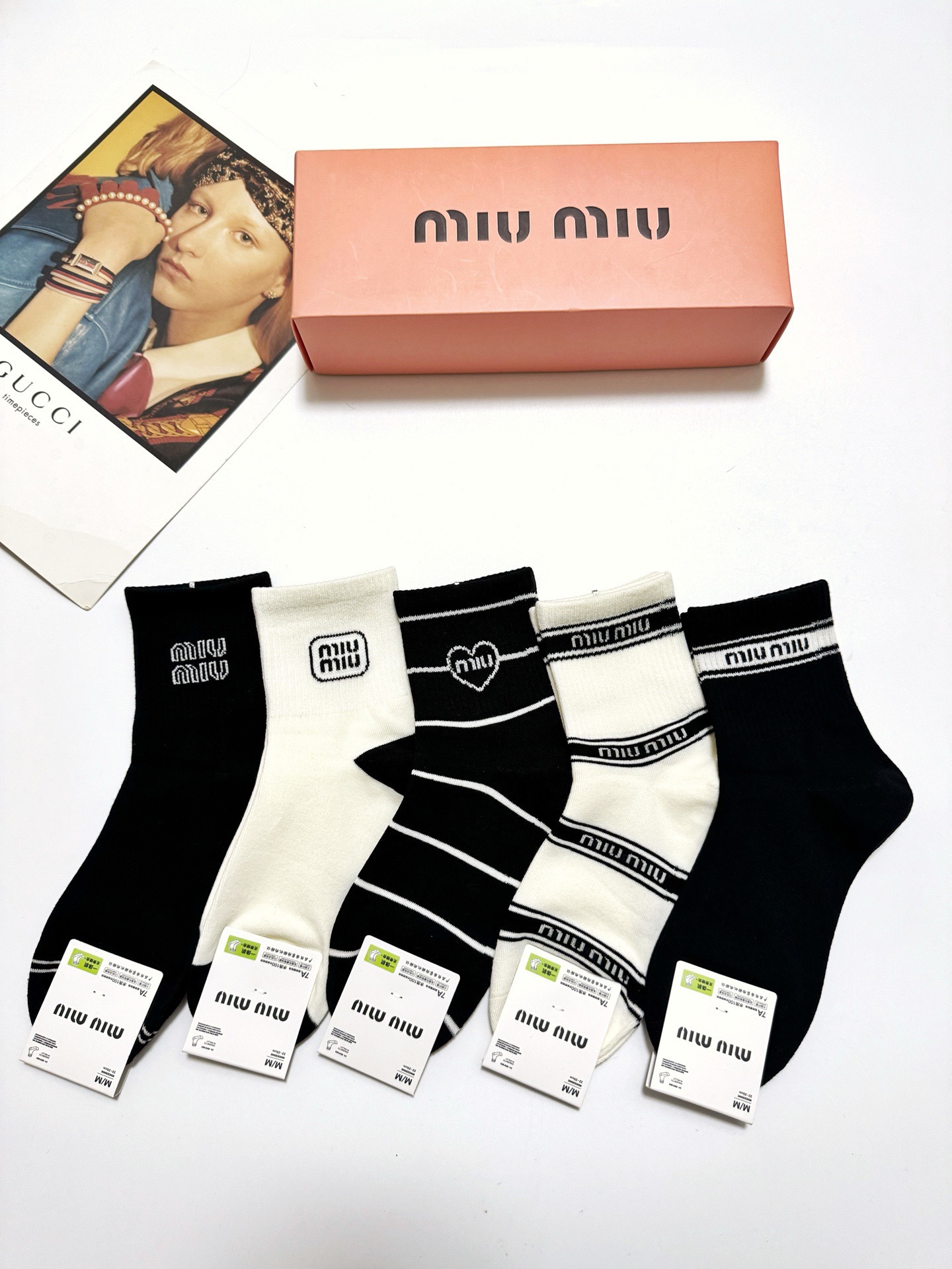 配包装🌟【一盒5 双】🌟缪缪 miumiu 经典字母 logo纯棉 中筒袜 ！超级软糯亲肤！🌟ins爆款
