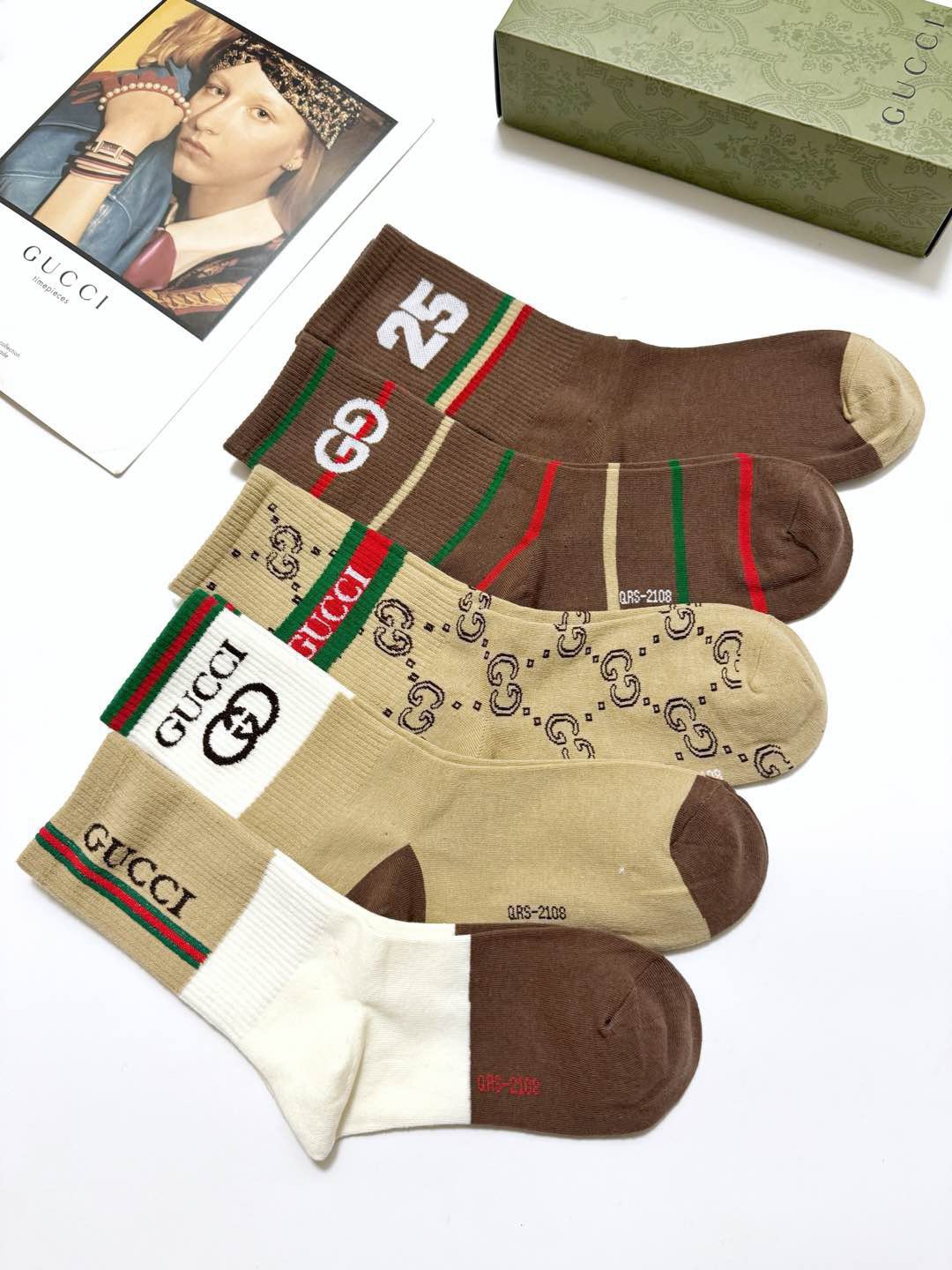 配包装🌟【一盒5 双】 🌟Gucci 古琦 经典字母logo 纯棉中筒袜 ，ins超火爆配色 ，纯棉面料