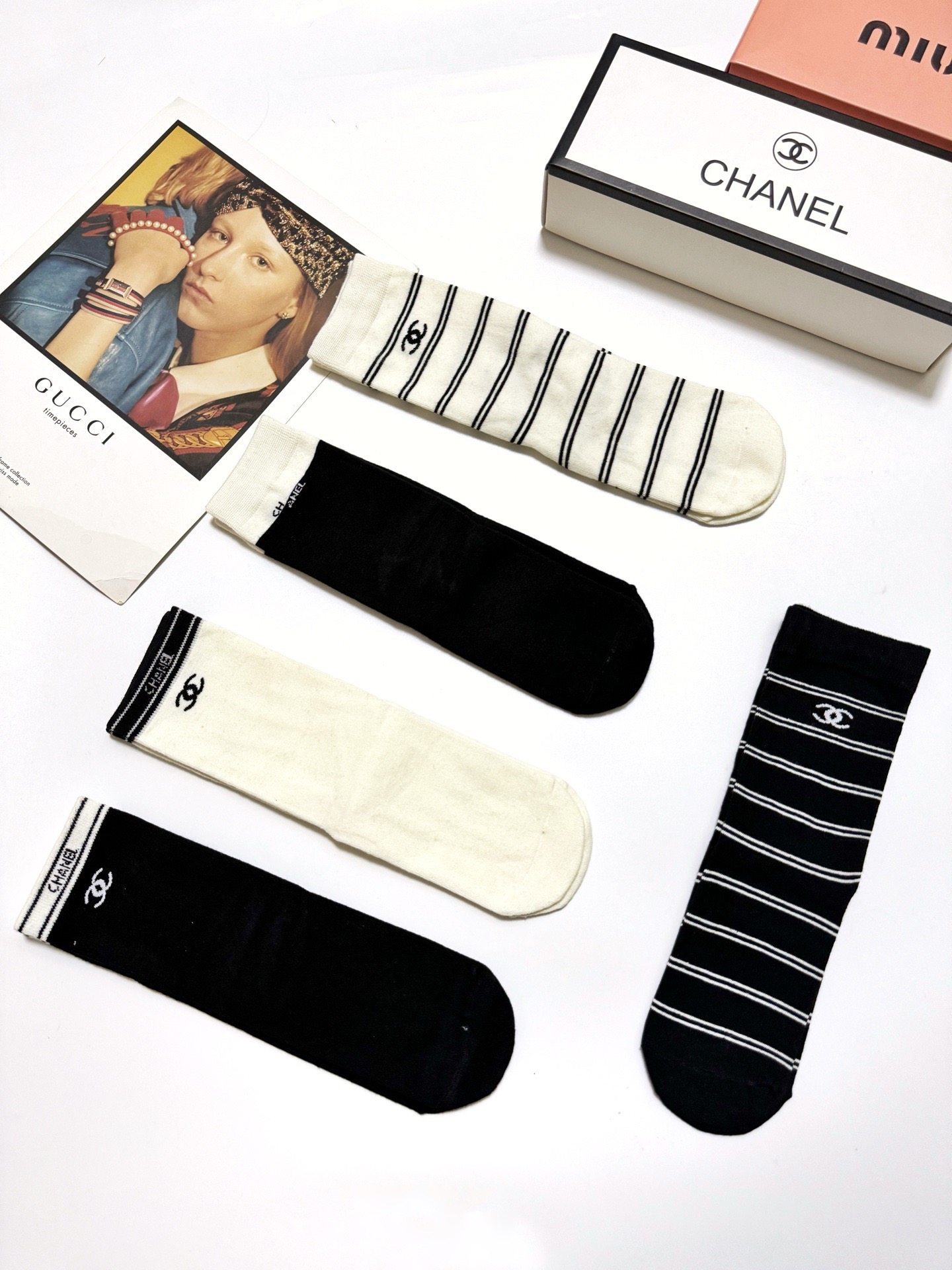 配包装🌟【一盒5双】🌟Chanel 香奈儿 经典字母logo 透气纯棉中筒直板袜 ，ins超火爆红人同款