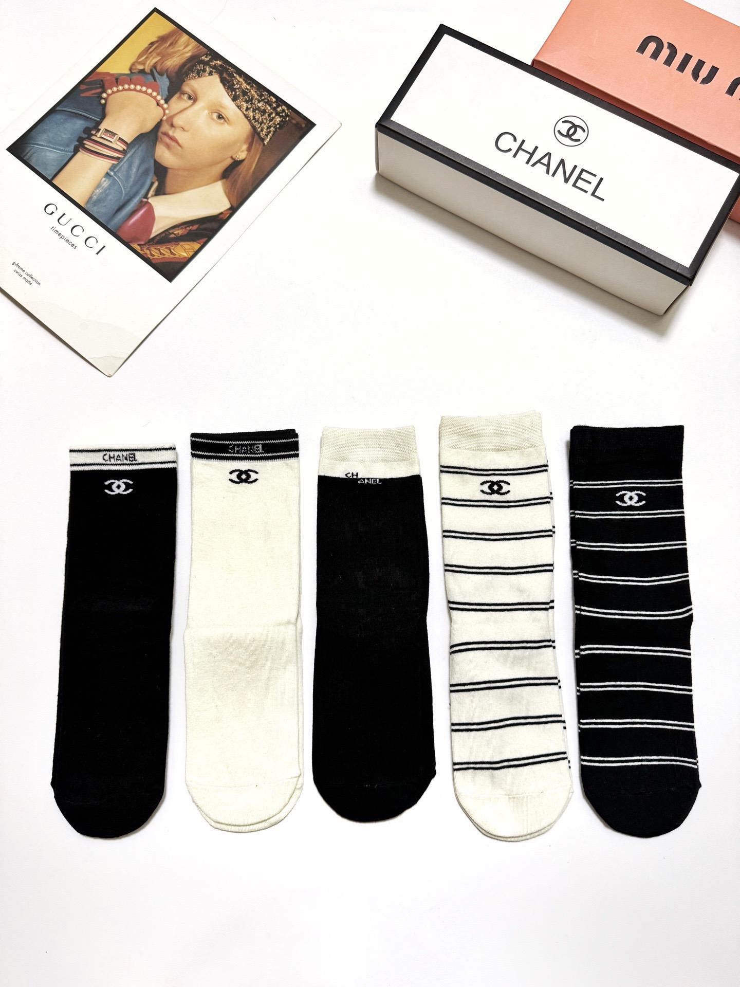 配包装🌟【一盒5双】🌟Chanel 香奈儿 经典字母logo 透气纯棉中筒直板袜 ，ins超火爆红人同款