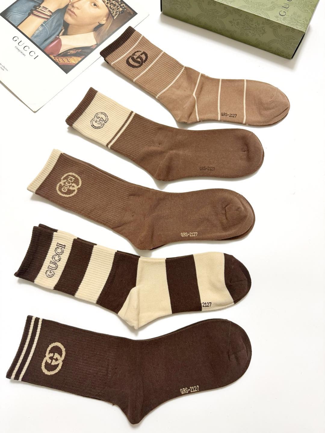 配包装🌟【一盒5 双】 🌟Gucci 古琦 经典字母logo 纯棉中筒袜 ，ins超火爆配色 ，纯棉面料