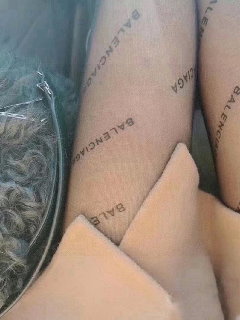 🔥巨多红人同款🔥 配包装【一盒一双】🌟Balenciaga爆款字母印胶丝袜 🌟好看到爆炸 ，欧美大牌丝袜