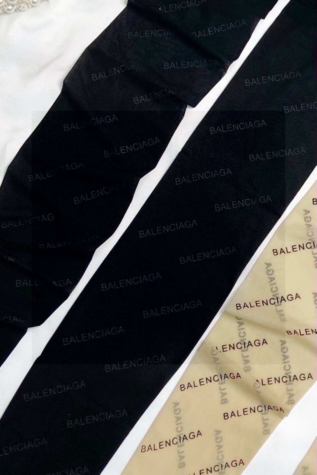 🔥巨多红人同款🔥 配包装【一盒一双】🌟Balenciaga爆款字母印胶丝袜 🌟好看到爆炸 ，欧美大牌丝袜