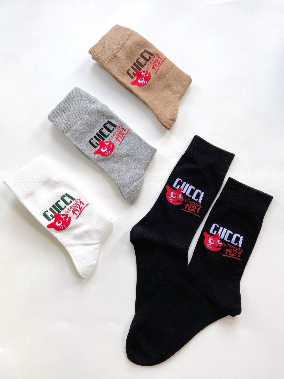 配包装🌟【一盒4 双】🌟 Gucci古琦 经典字母logo纯棉 中筒袜 🌟经典配色个性时尚🌟ins爆款！