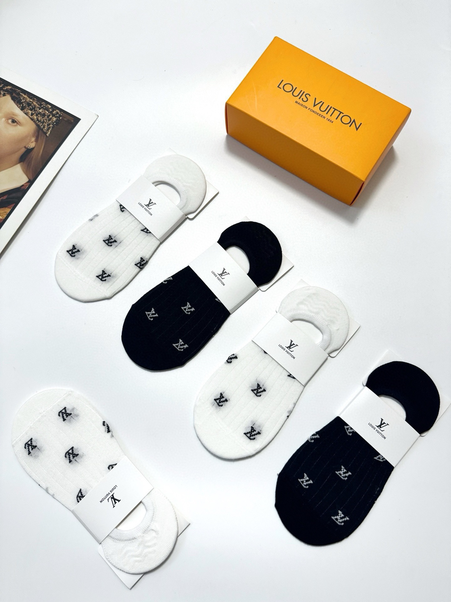 配包装🌟【一盒4 双】🌟 Gucci古琦 经典字母logo纯棉 中筒袜 🌟经典配色个性时尚🌟ins爆款！
