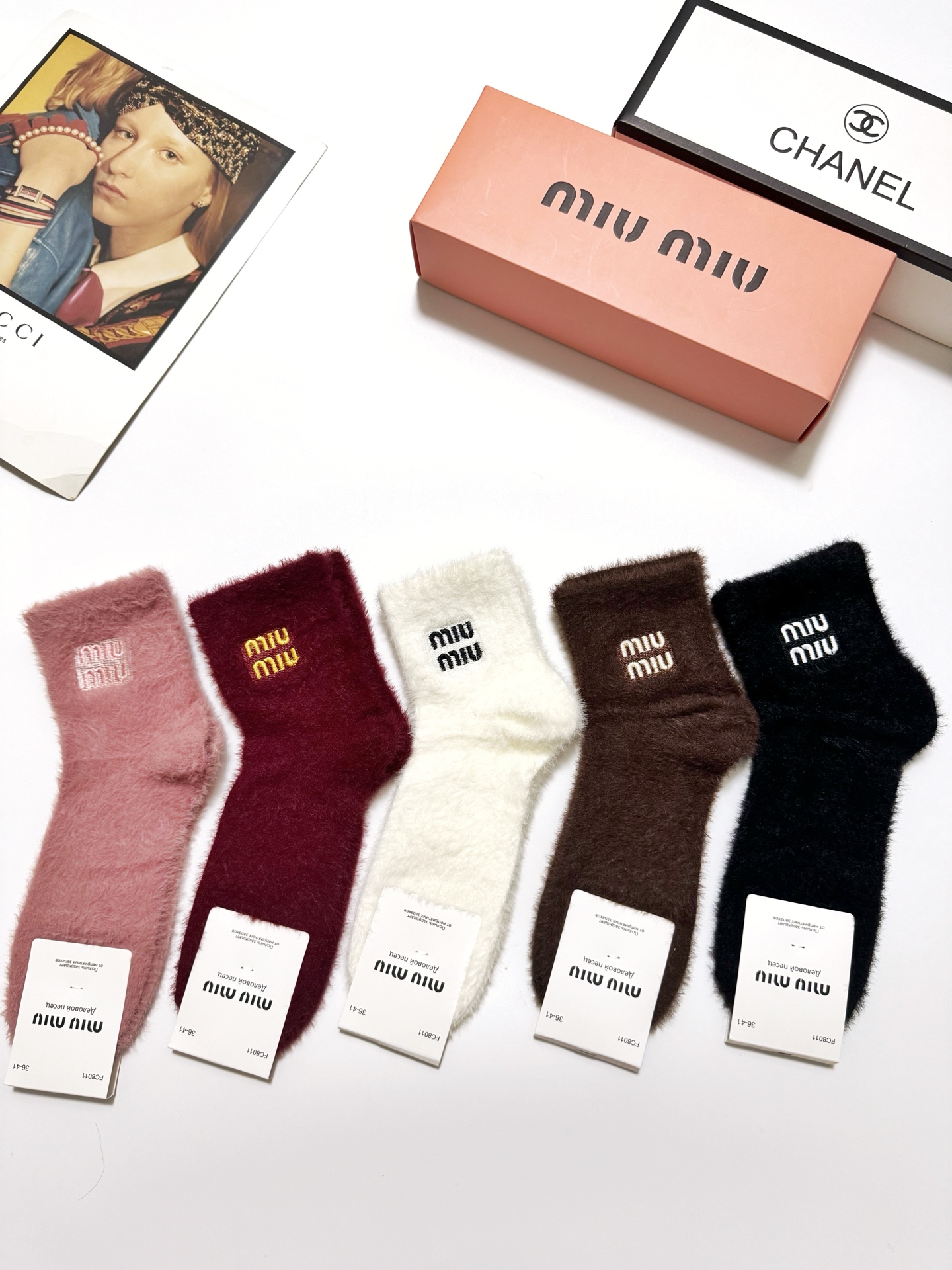 配包装🌟【一盒5 双】🌟缪缪 miumiu欧美大牌 经典字母 logo 水貂绒短筒袜 ！超级软糯亲肤！🌟