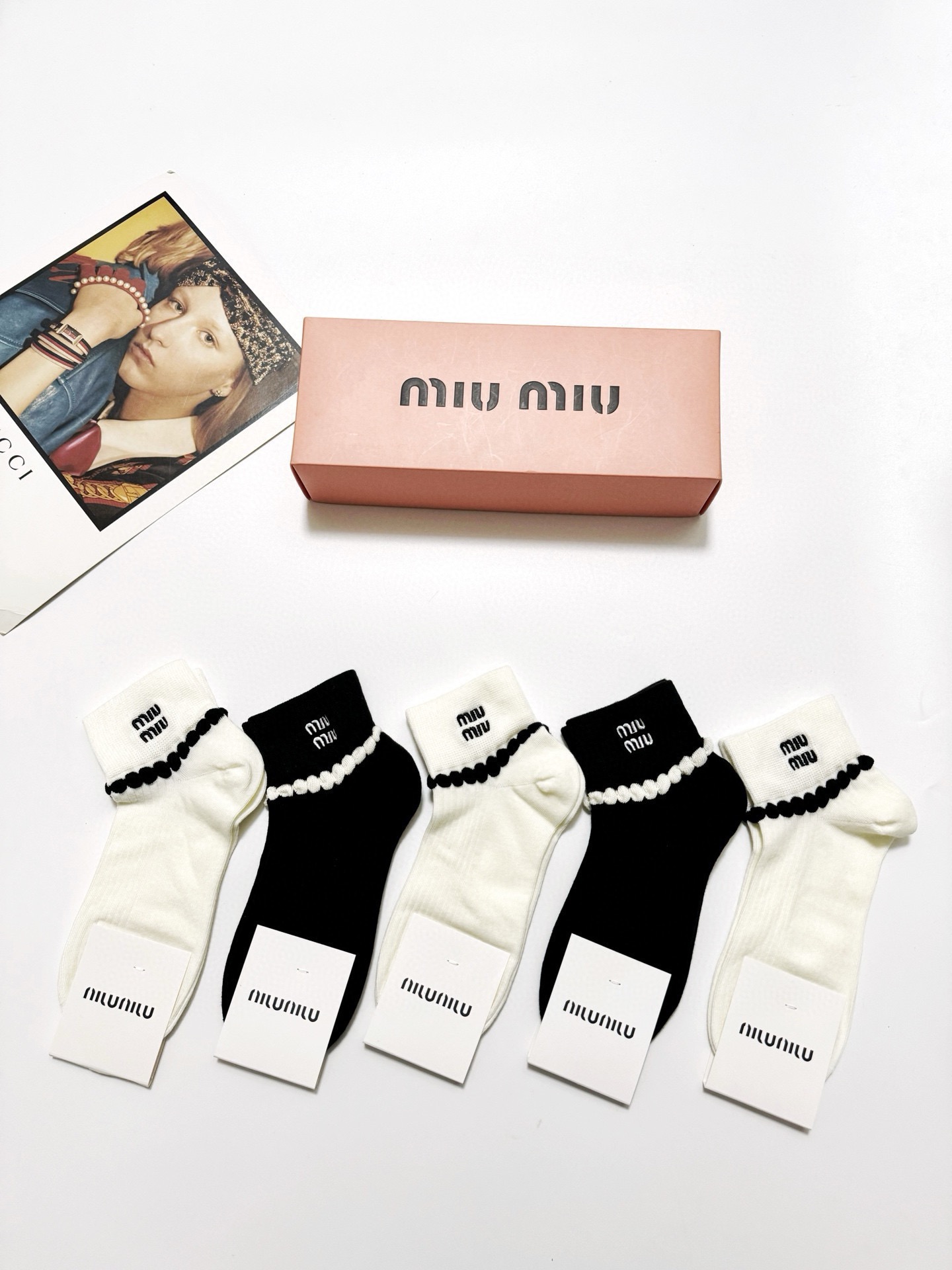 配包装🌟【一盒5双】🌟缪缪 miumiu 爆款纯棉短筒袜，韩系花边超百搭大火配色🔥超完美结合，款式经典，