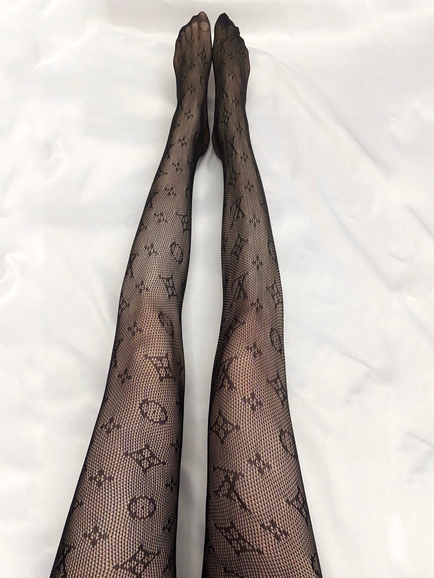 配包装【一盒一双】🌟LV 路易威登 爆款经典老花字母网袜 连裤袜！🌟好看到爆炸 ，欧美大牌丝袜🔥🌟潮人秋