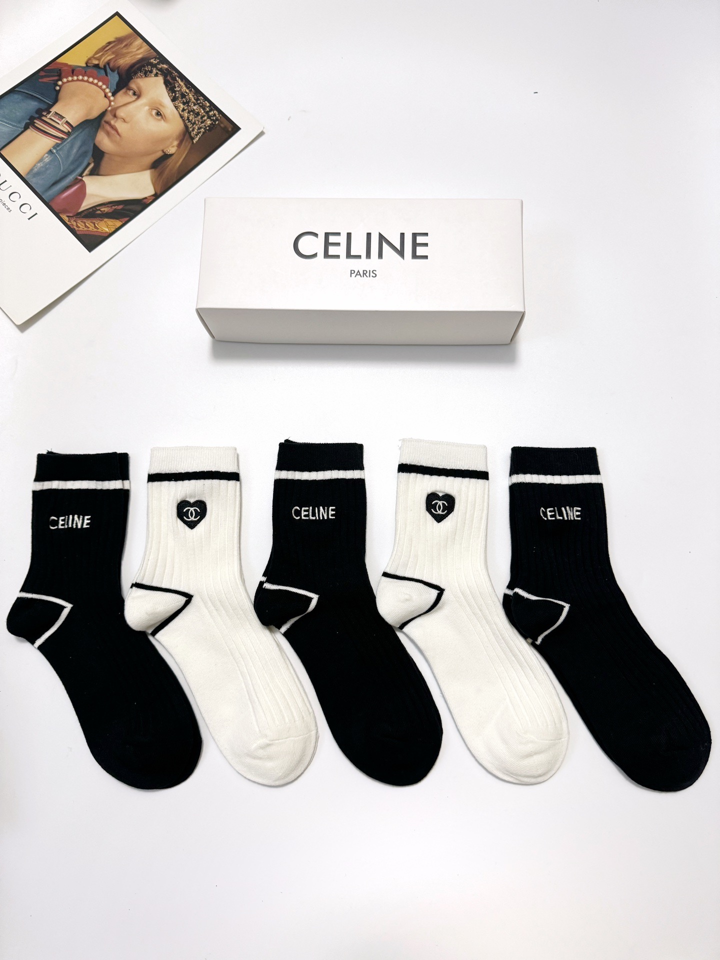 配包装🌟【一盒5双】 🌟赛琳 Celine 欧美潮牌 经典字母logo 中筒袜 ，ins超火爆纯色袜 ，