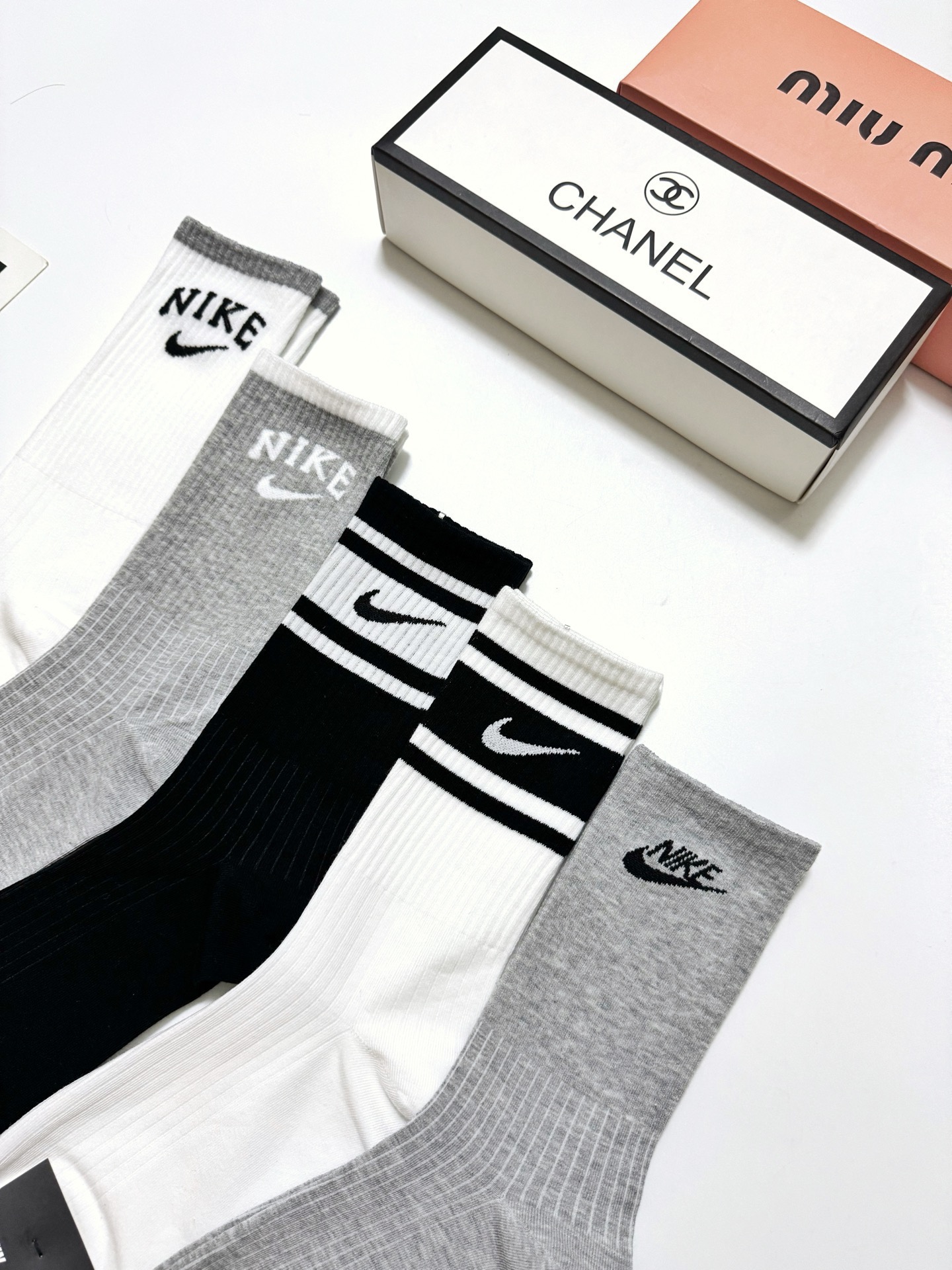 配包装🌟【一盒5 双】 🌟Nike 耐克 经典字母logo ins超火爆高筒袜，纯棉面料，潮人必备 ，男