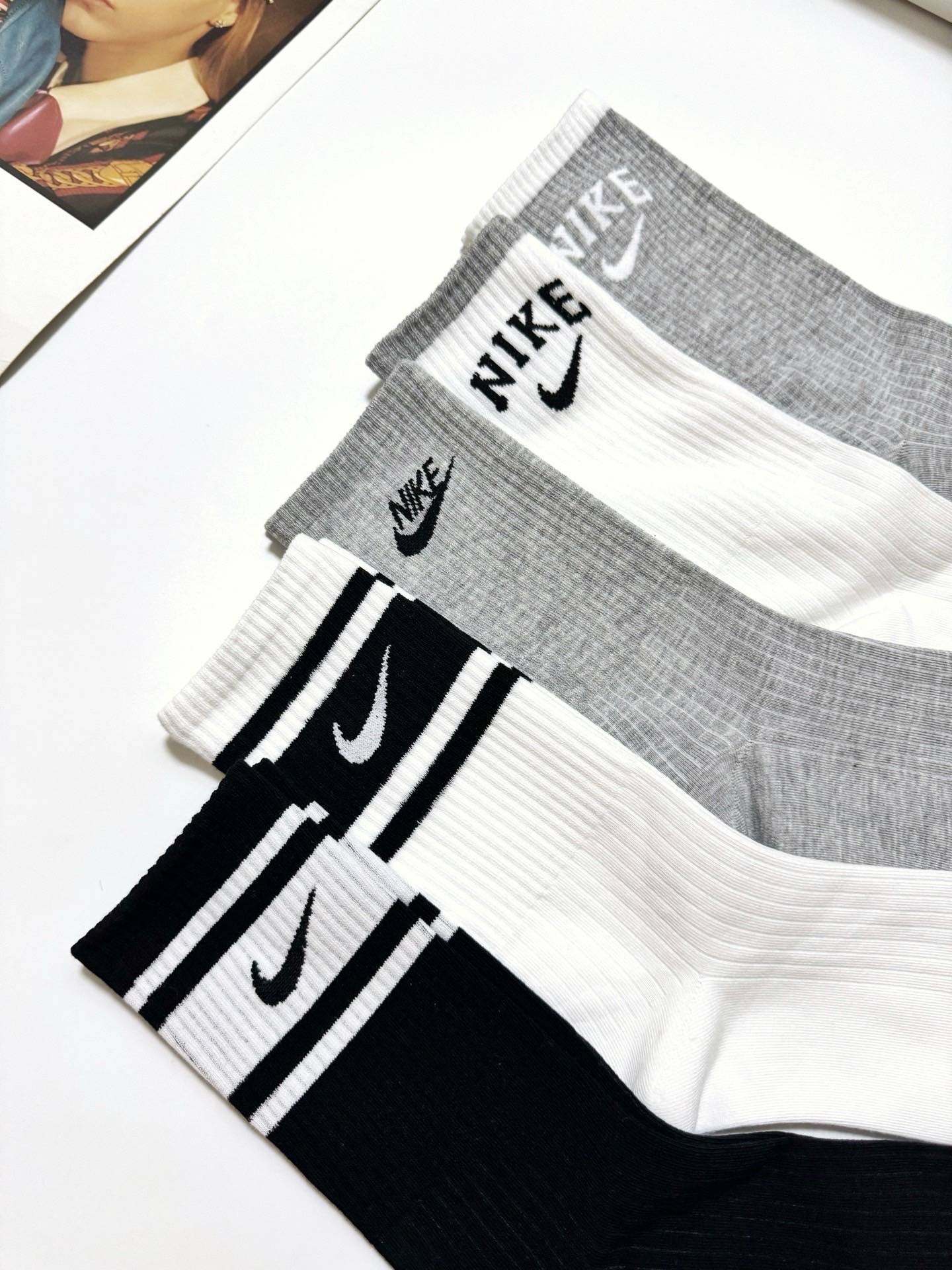 配包装🌟【一盒5 双】 🌟Nike 耐克 经典字母logo ins超火爆高筒袜，纯棉面料，潮人必备 ，男