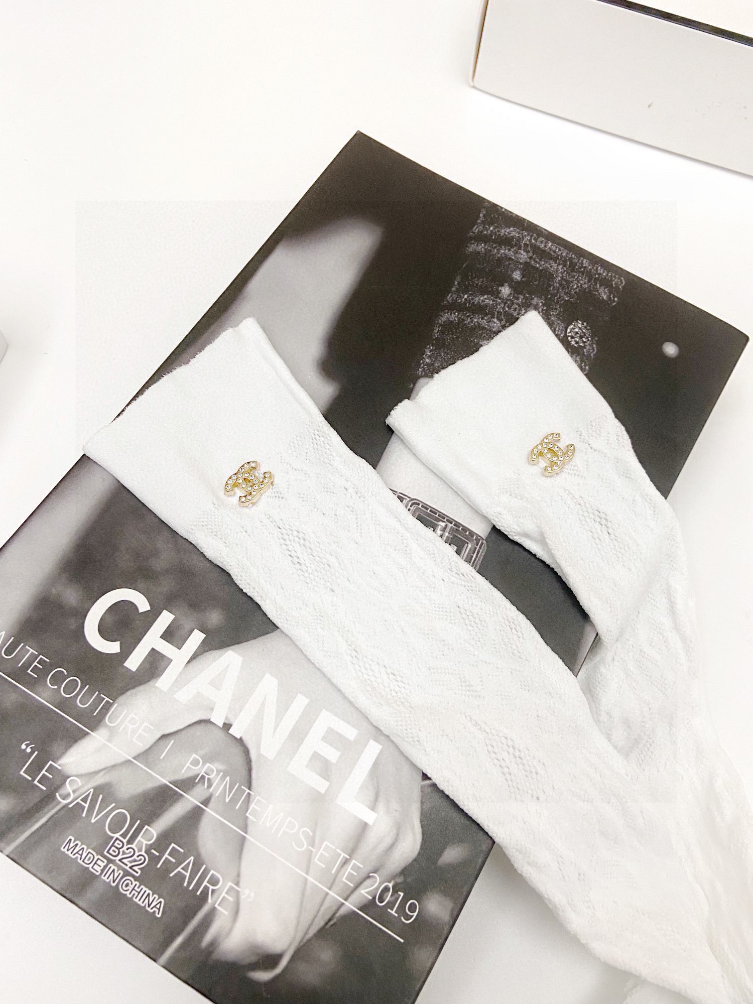 配包装🌟【一盒一双】🌟Chanel 香奈儿 经典双C字母logo中筒丝袜 网袜中筒袜 小腿袜 🌟ins爆