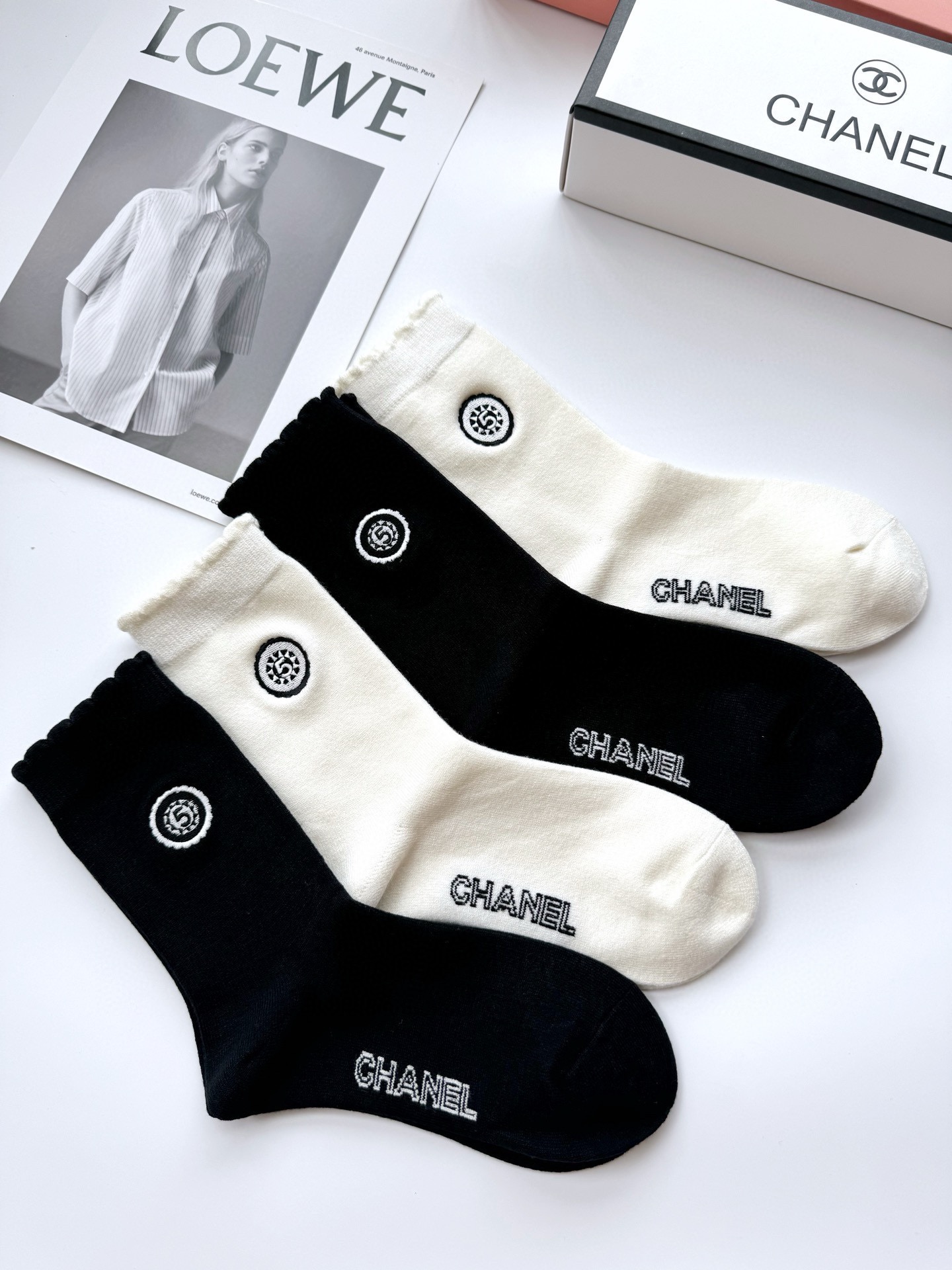 配包装🌟【一盒4双】🌟Chanel 香奈儿 经典字母 logo羊绒 中筒袜 ！超级软糯亲肤！🌟ins爆款