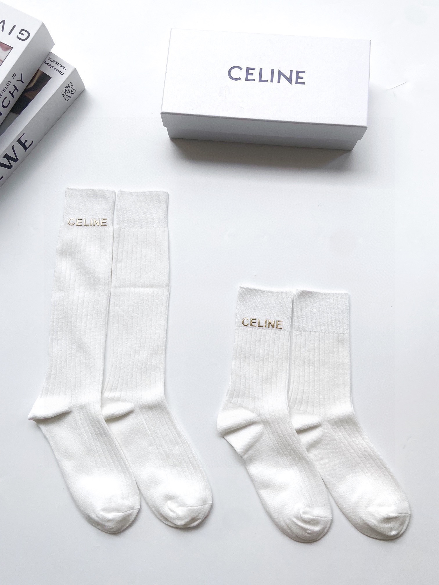 配包装🌟【一盒2 双】🌟Celine 赛琳 经典字母logo 纯棉中筒袜 小腿袜 🌟ins爆款！专柜在售