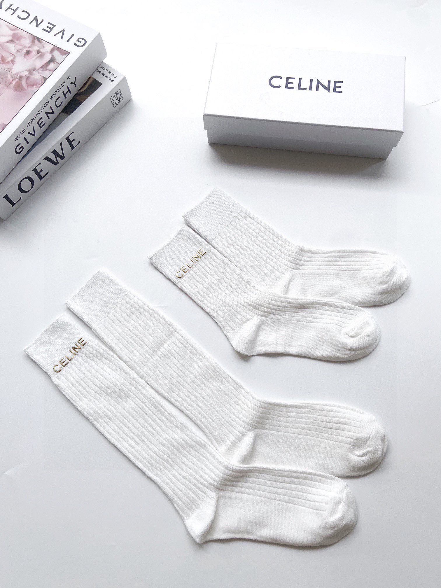 配包装🌟【一盒2 双】🌟Celine 赛琳 经典字母logo 纯棉中筒袜 小腿袜 🌟ins爆款！专柜在售