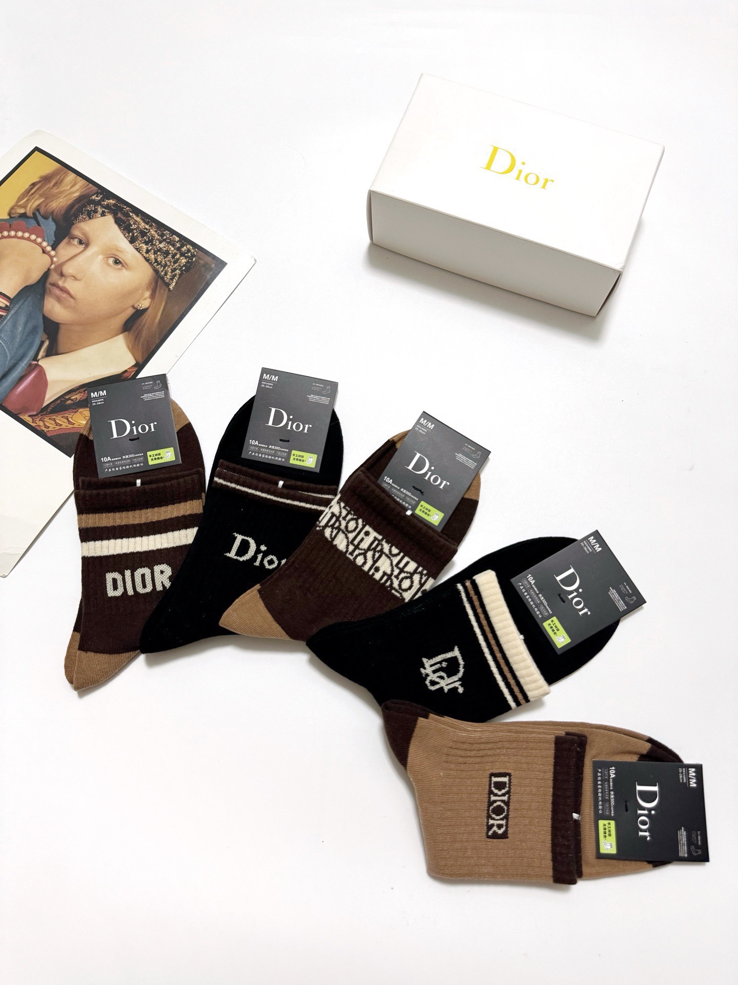 配包装🌟【一盒5 双】 🌟Dior 迪奥 经典字母logo 纯棉中筒袜 ，ins超火爆短袜，纯棉面料，潮
