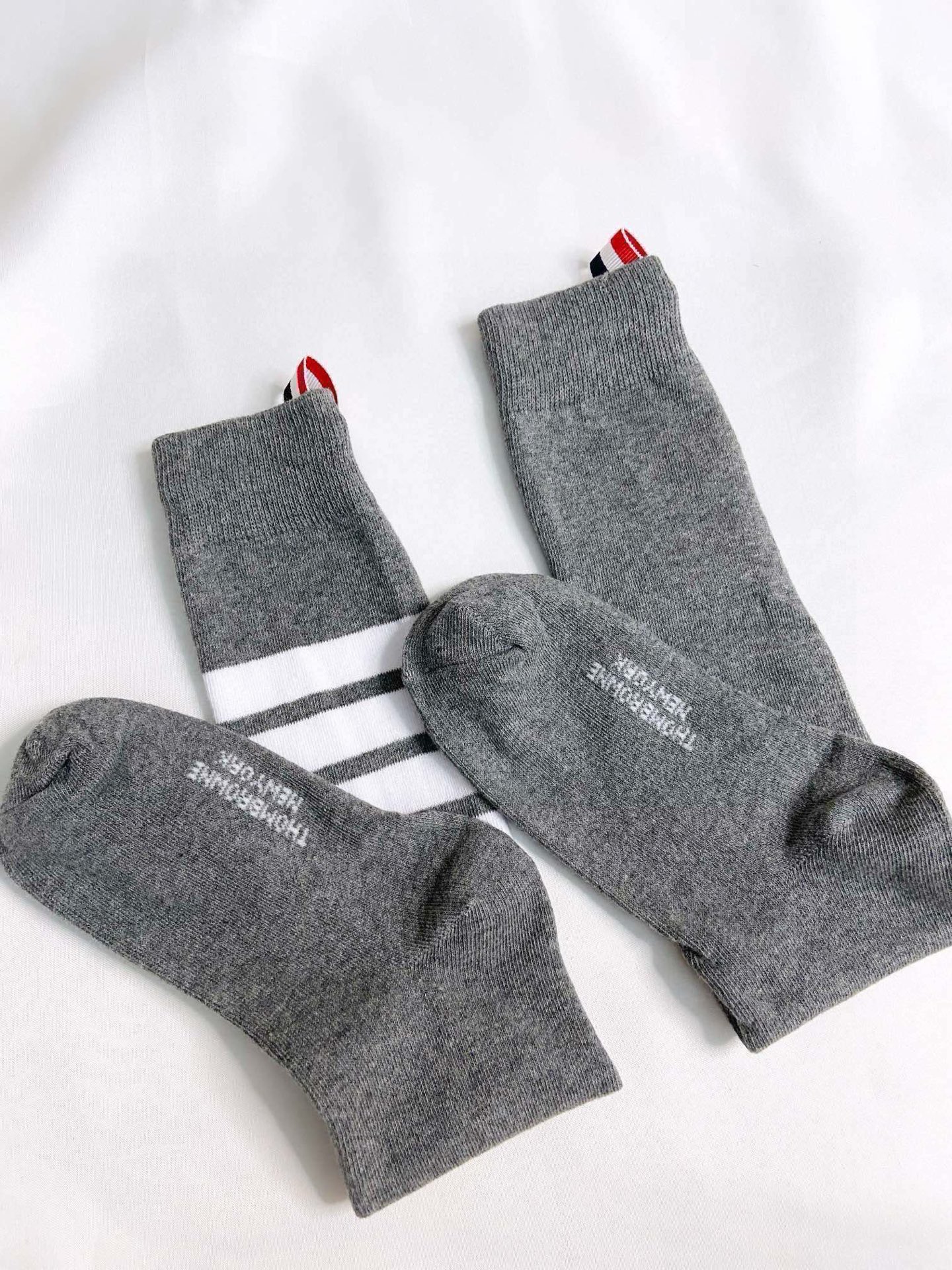 【一盒一双】🌟THOM BROWNE · 桑姆 布朗尼❗🌟超级爆款！网红长筒袜子❗原单品质！官网同步，一