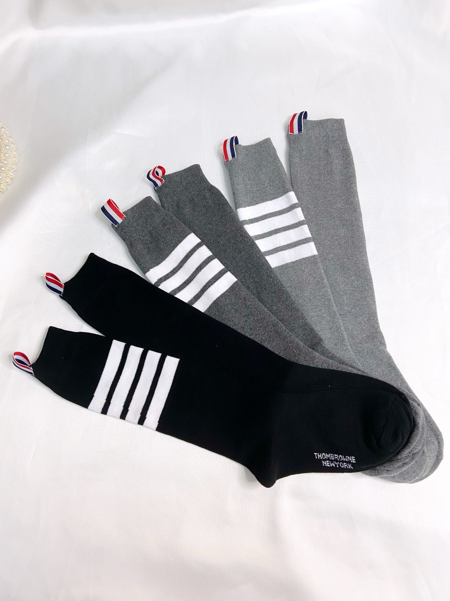【一盒一双】🌟THOM BROWNE · 桑姆 布朗尼❗🌟超级爆款！网红长筒袜子❗原单品质！官网同步，一