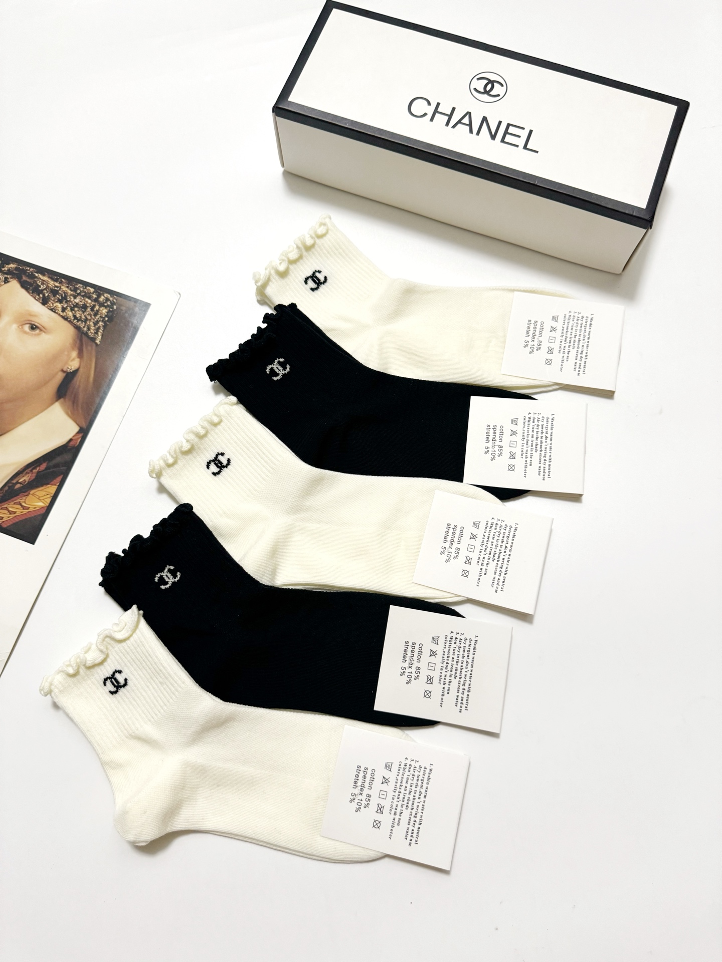 配包装🌟【一盒5 双】 🌟Chanel 香奈儿 经典字母logo 双C短筒袜 ，ins超火爆短袜，纯棉面