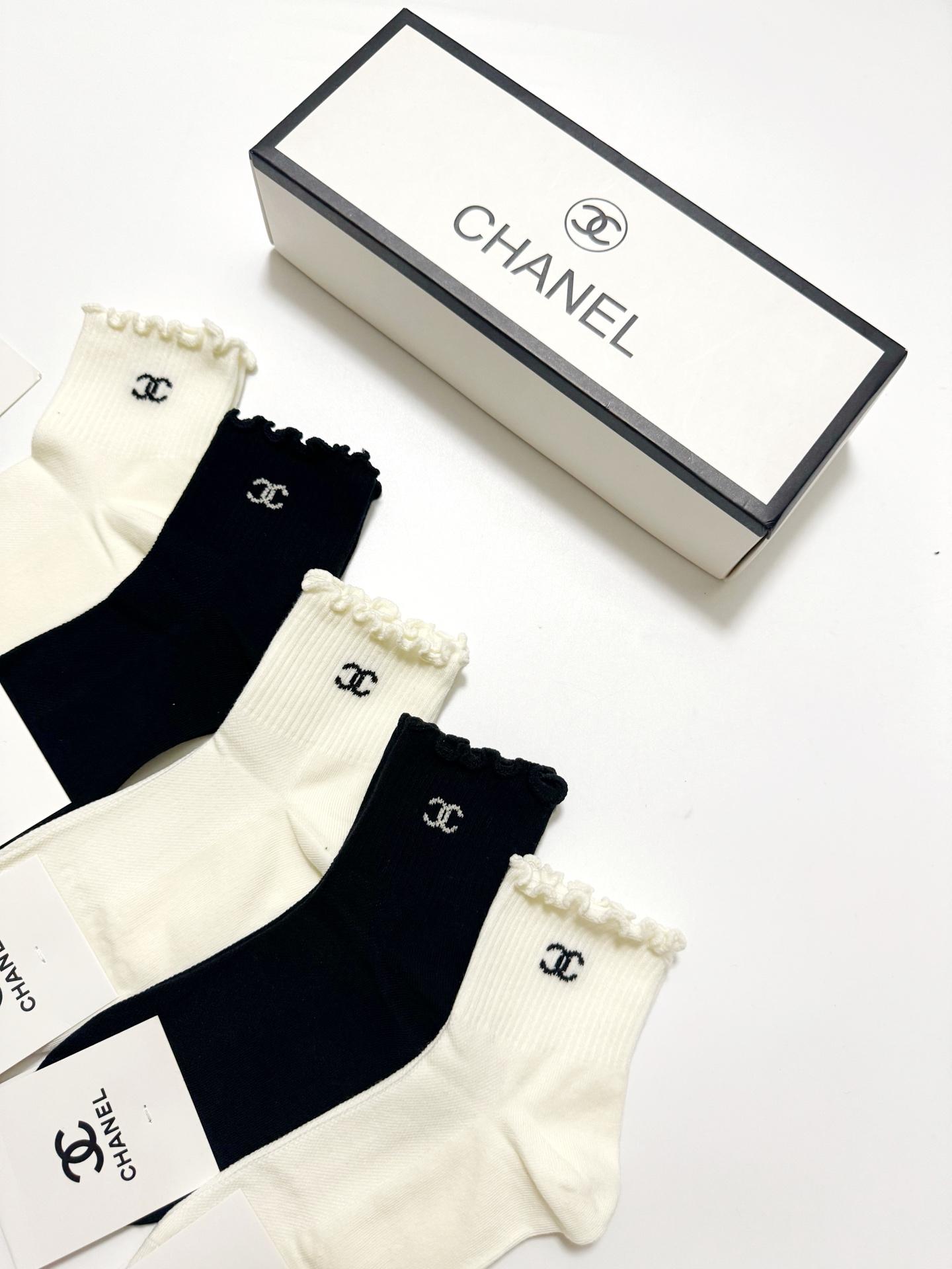 配包装🌟【一盒5 双】 🌟Chanel 香奈儿 经典字母logo 双C短筒袜 ，ins超火爆短袜，纯棉面