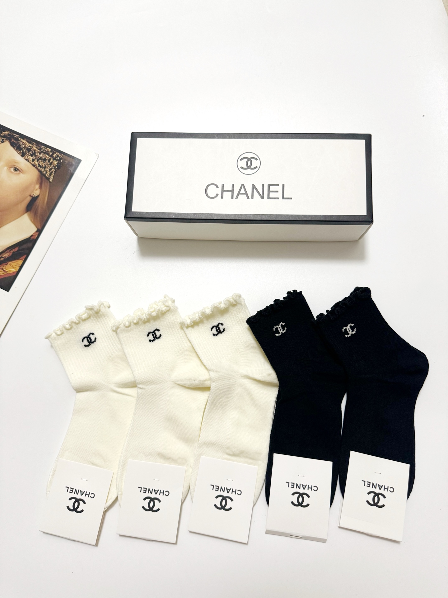 配包装🌟【一盒5 双】 🌟Chanel 香奈儿 经典字母logo 双C短筒袜 ，ins超火爆短袜，纯棉面