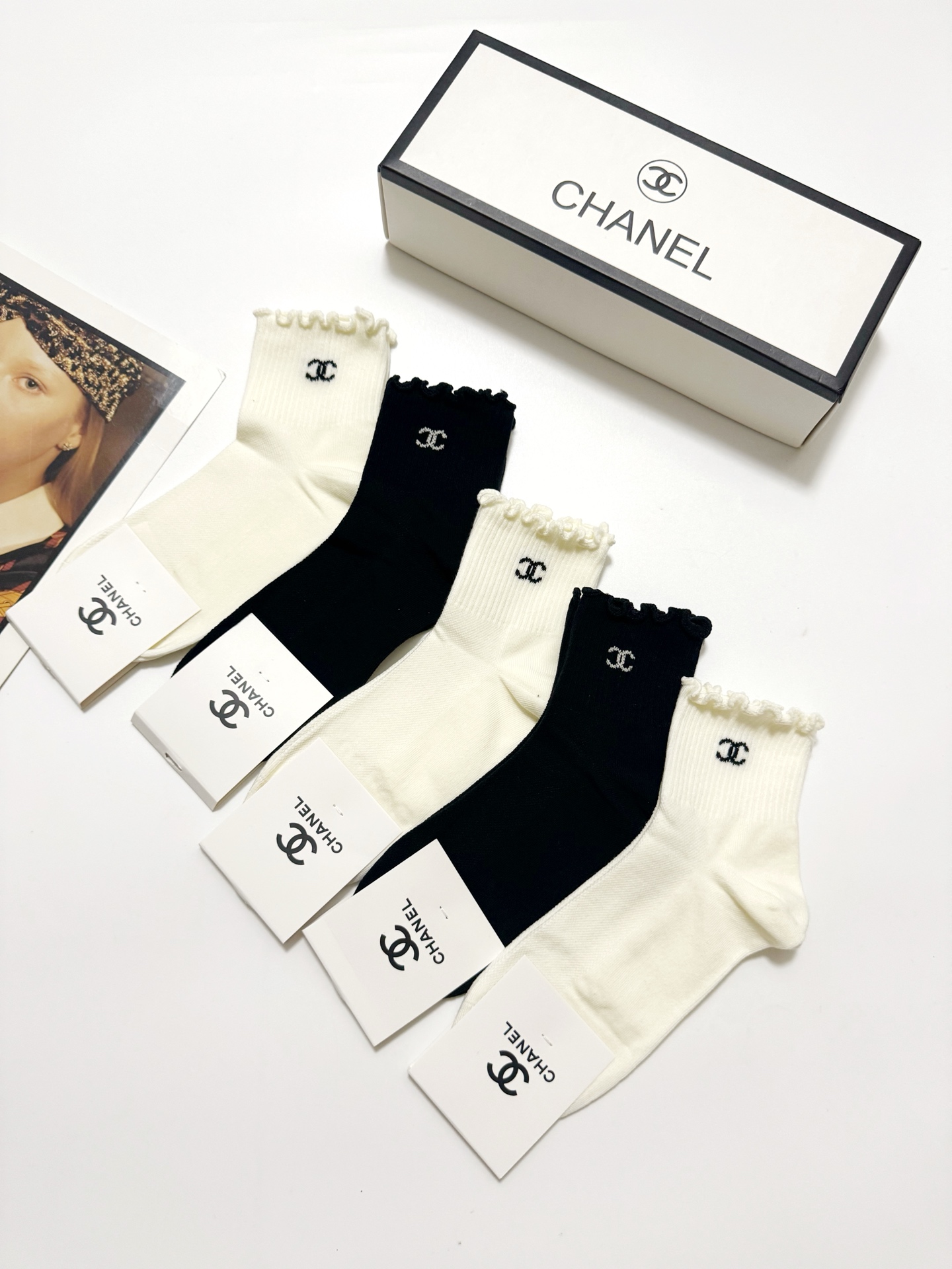 配包装🌟【一盒5 双】 🌟Chanel 香奈儿 经典字母logo 双C短筒袜 ，ins超火爆短袜，纯棉面