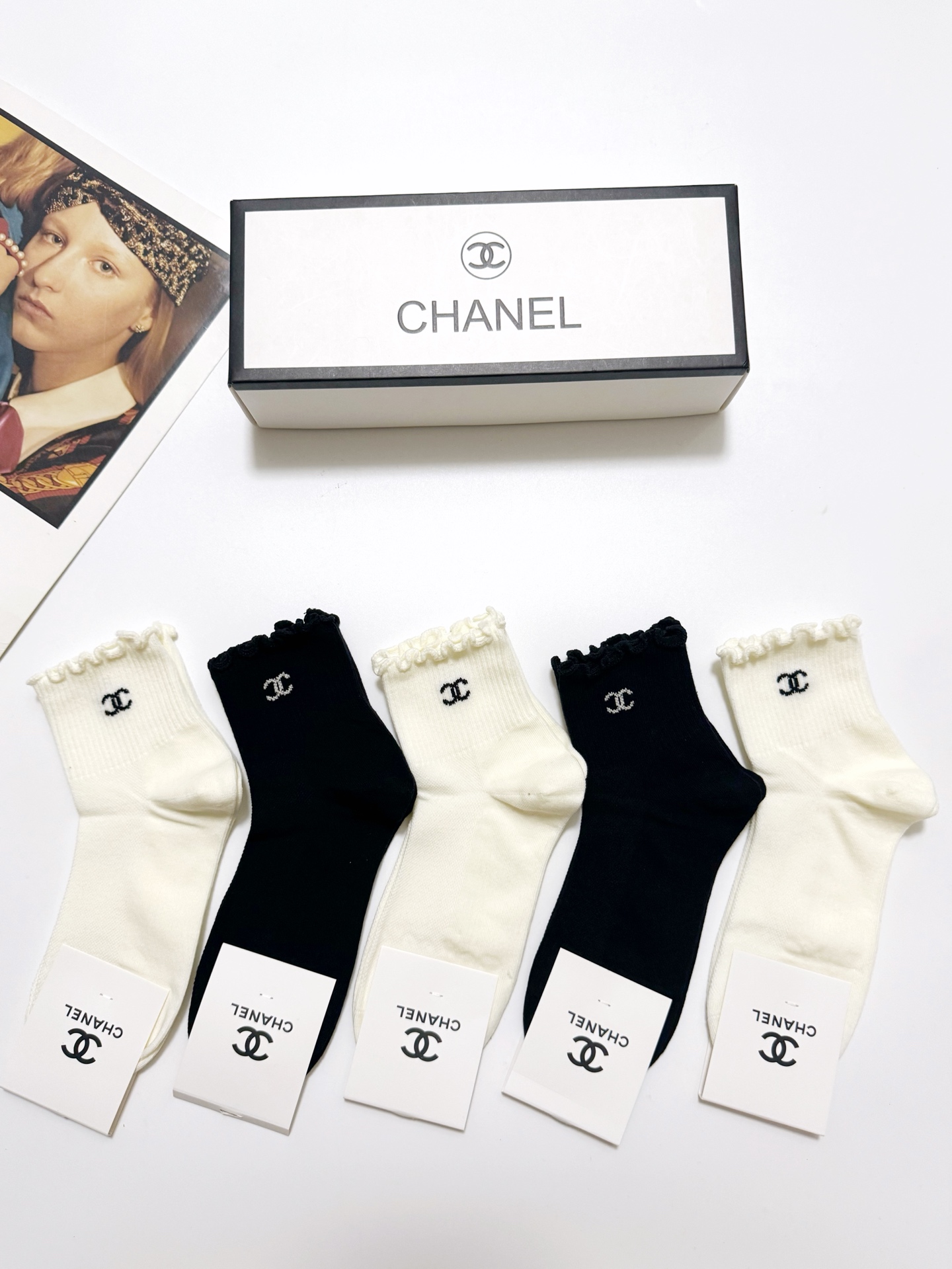 配包装🌟【一盒5 双】 🌟Chanel 香奈儿 经典字母logo 双C短筒袜 ，ins超火爆短袜，纯棉面