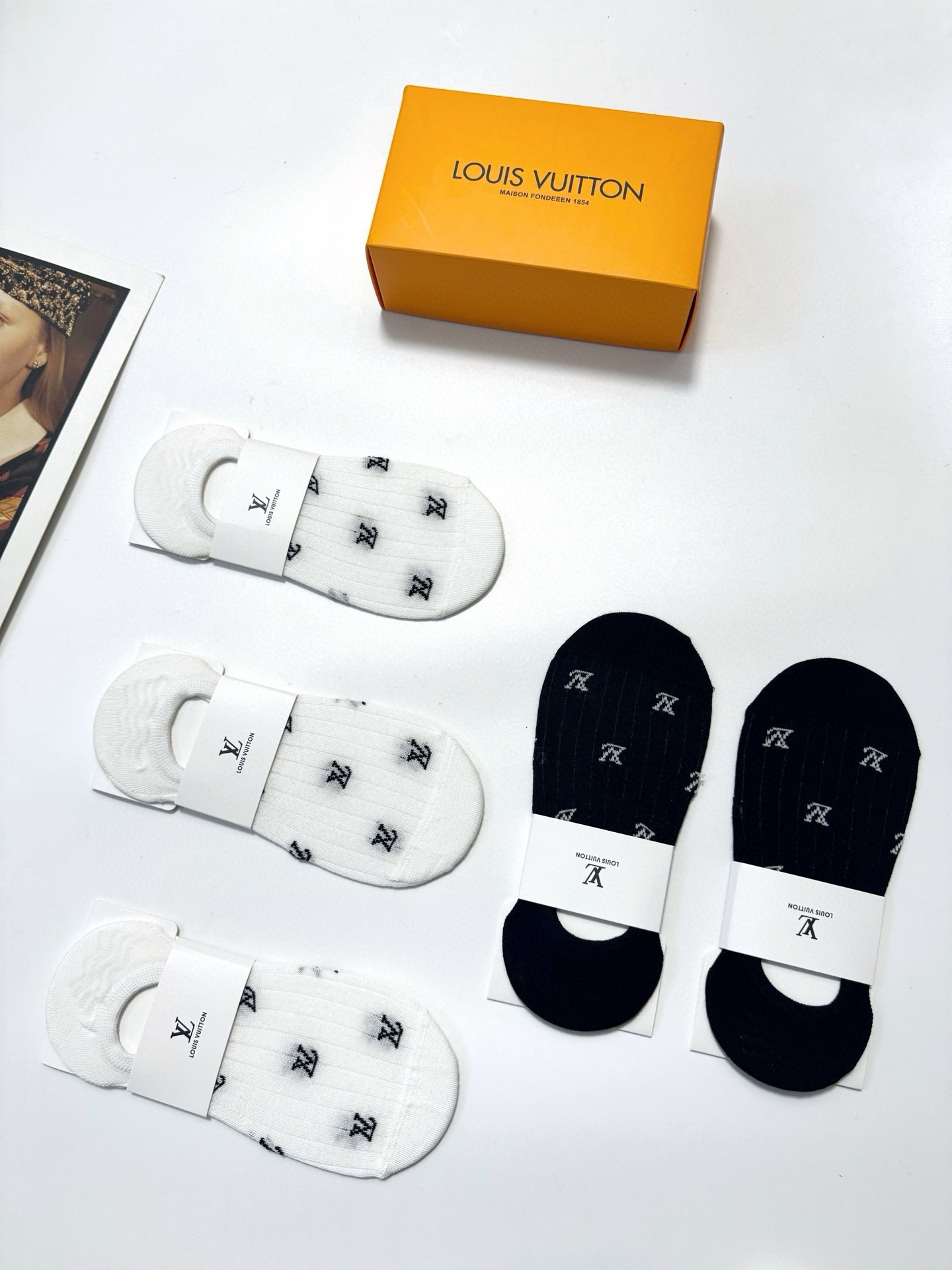 配包装🌟【一盒5 双】🌟 LV 路易威登 经典字母logo船袜 🌟经典配色个性时尚🌟ins爆款！专柜在售