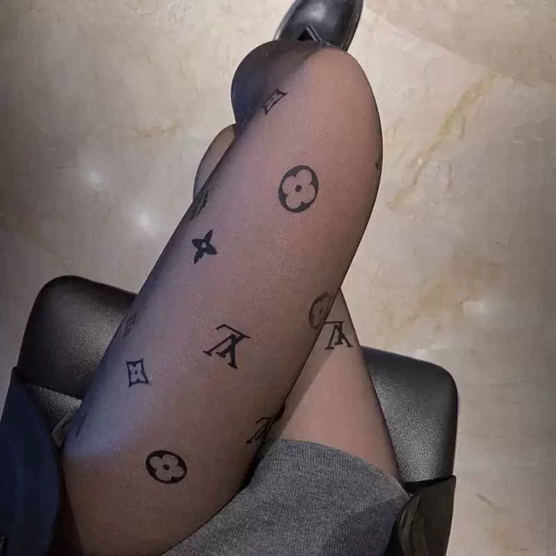 配包装【一盒一双】🌟LV 路易威登爆款老花印胶丝袜 🌟好看到爆炸 ，欧美大牌丝袜🔥🌟潮人秋冬必备单品 ，