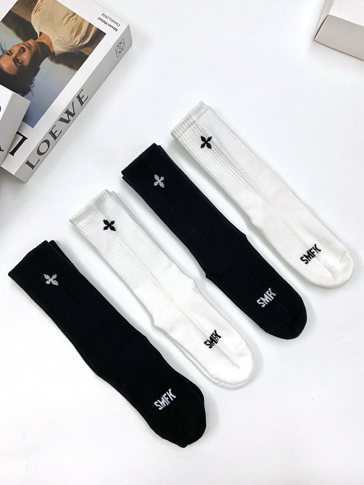 配包装🌟【一盒4 双】🌟SMFK ins爆款纯棉中筒袜🌟高版本 ～明星同款！好看到爆炸 ！🌟酷妹潮人必不