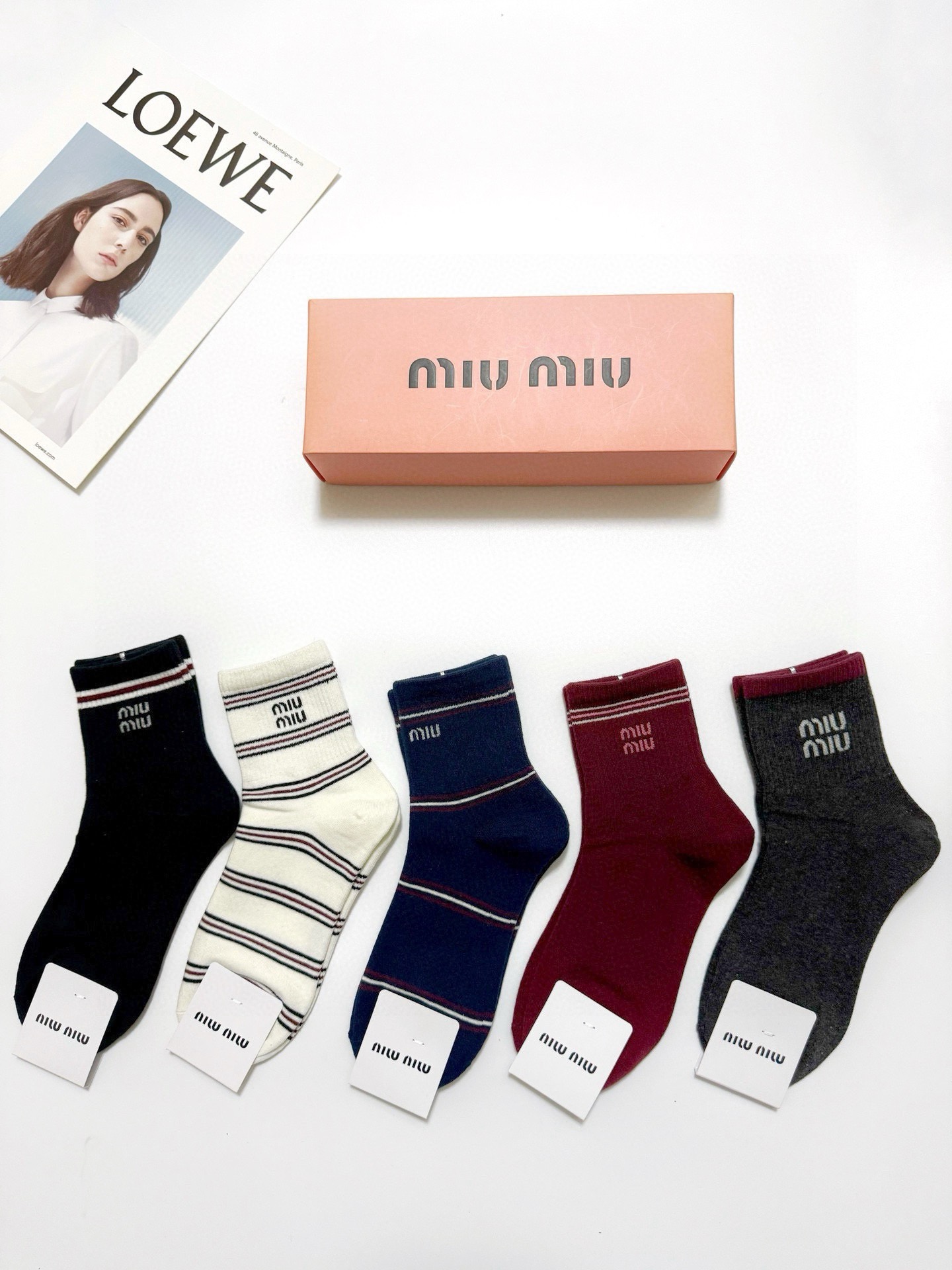 配包装🌟【一盒5 双】🌟缪缪 miumiu 经典字母 logo中筒袜 ！纯棉面料软糯亲肤！🌟ins爆款！