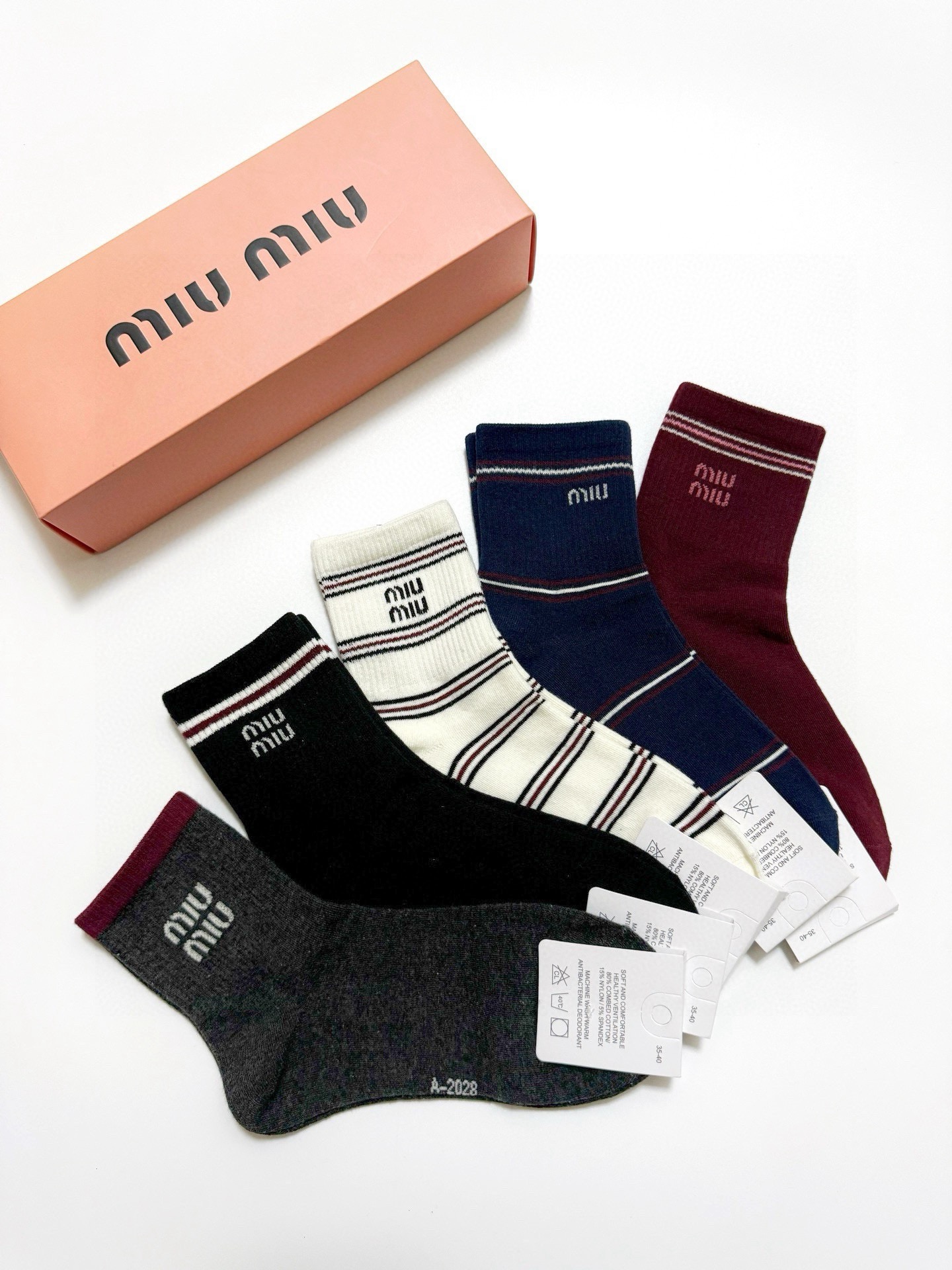 配包装🌟【一盒5 双】🌟缪缪 miumiu 经典字母 logo中筒袜 ！纯棉面料软糯亲肤！🌟ins爆款！