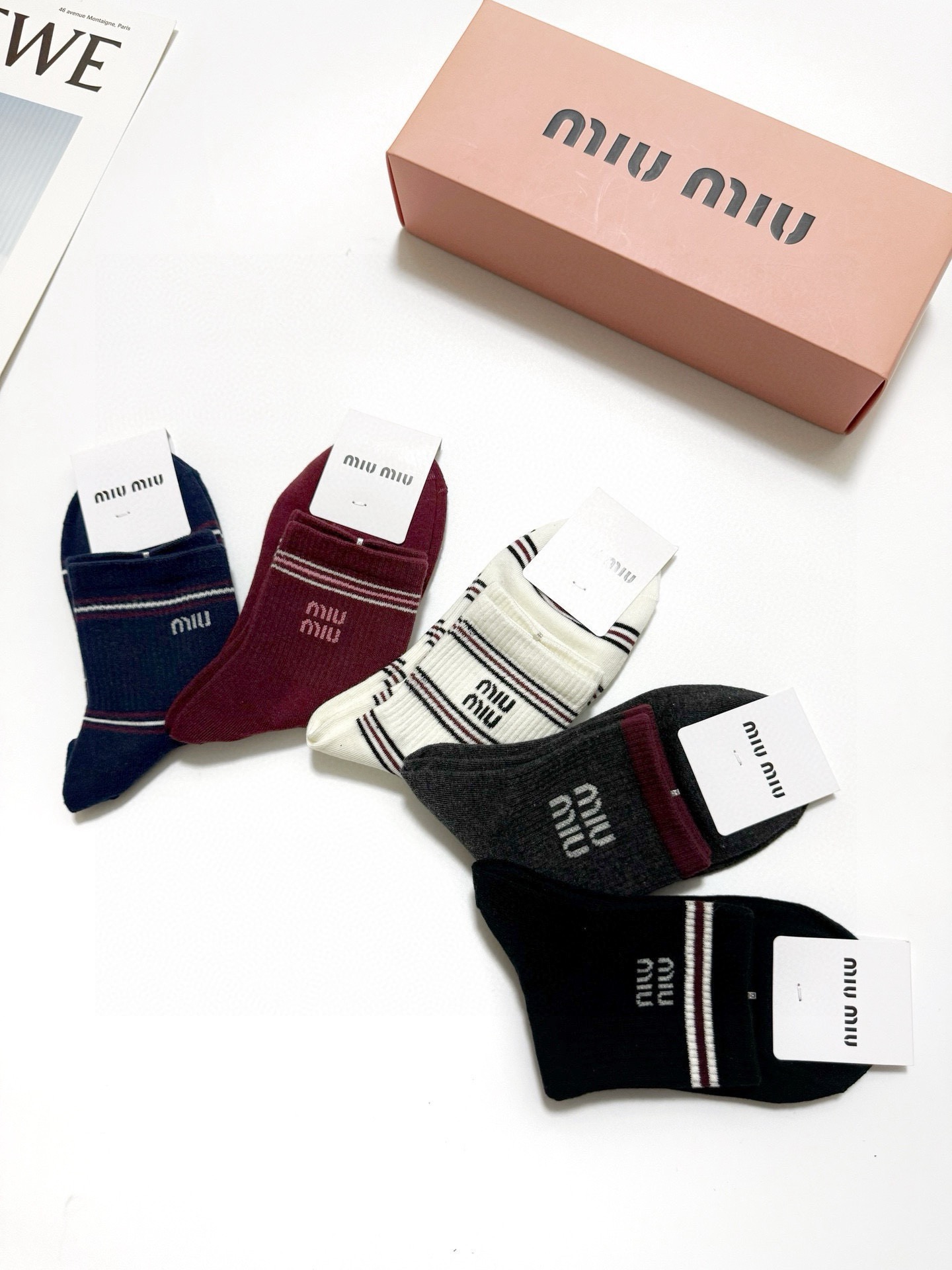 配包装🌟【一盒5 双】🌟缪缪 miumiu 经典字母 logo中筒袜 ！纯棉面料软糯亲肤！🌟ins爆款！