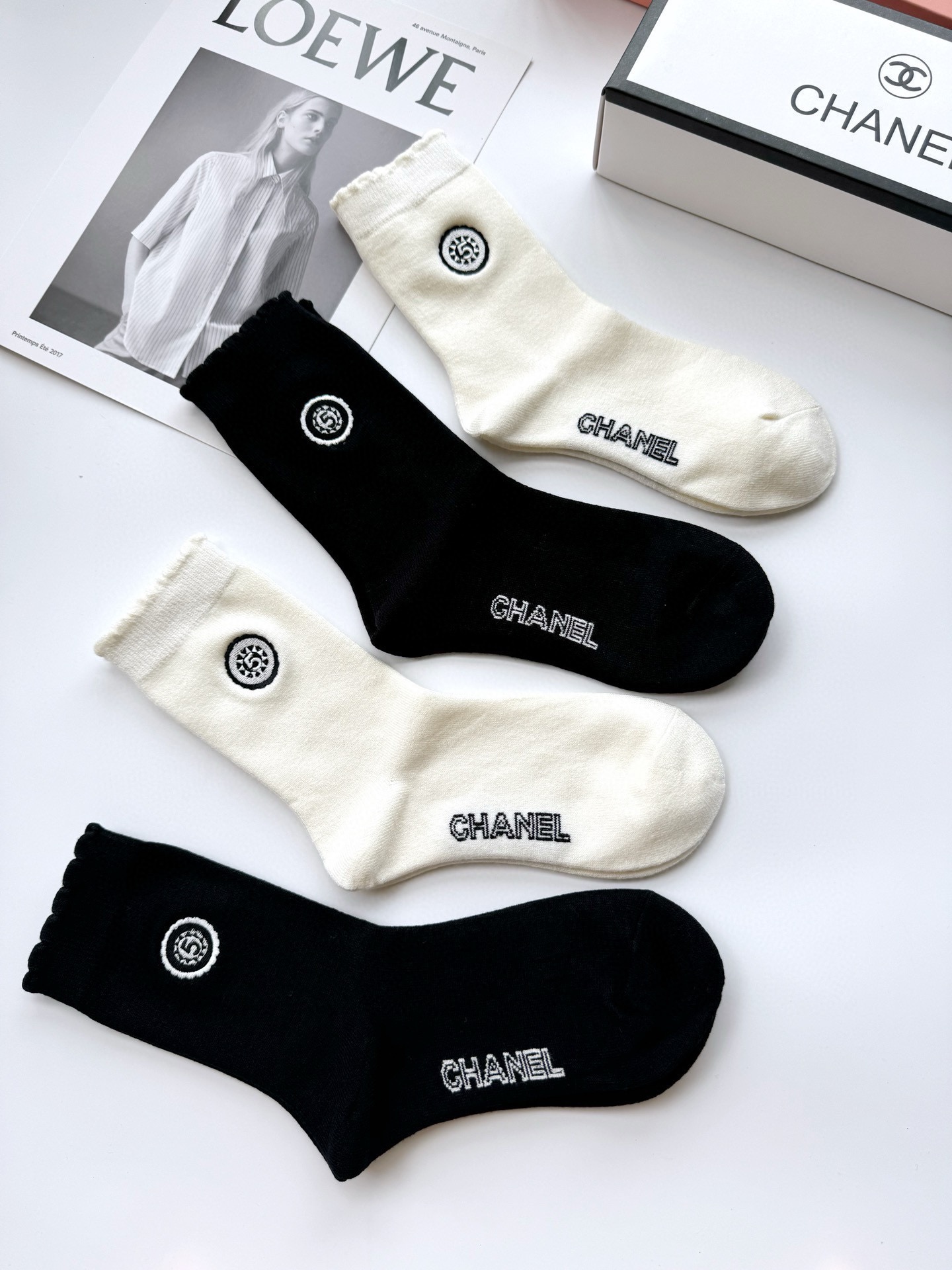 配包装🌟【一盒4双】🌟Chanel 香奈儿 经典字母 logo羊绒 中筒袜 ！超级软糯亲肤！🌟ins爆款