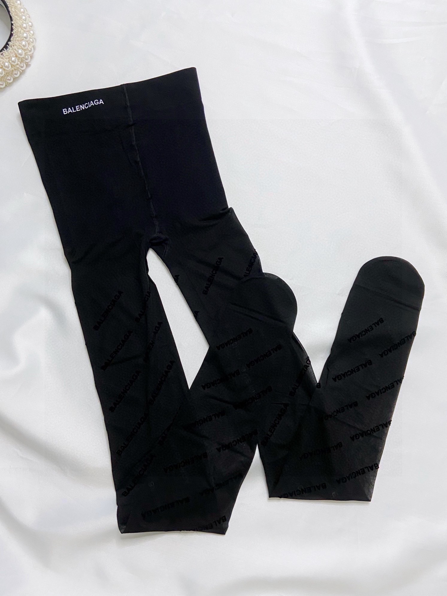 高版本【腰部印胶logo】。配包装【一盒一双】🌟Balenciaga巴黎世家字母丝袜 🌟好看到爆炸 ，欧