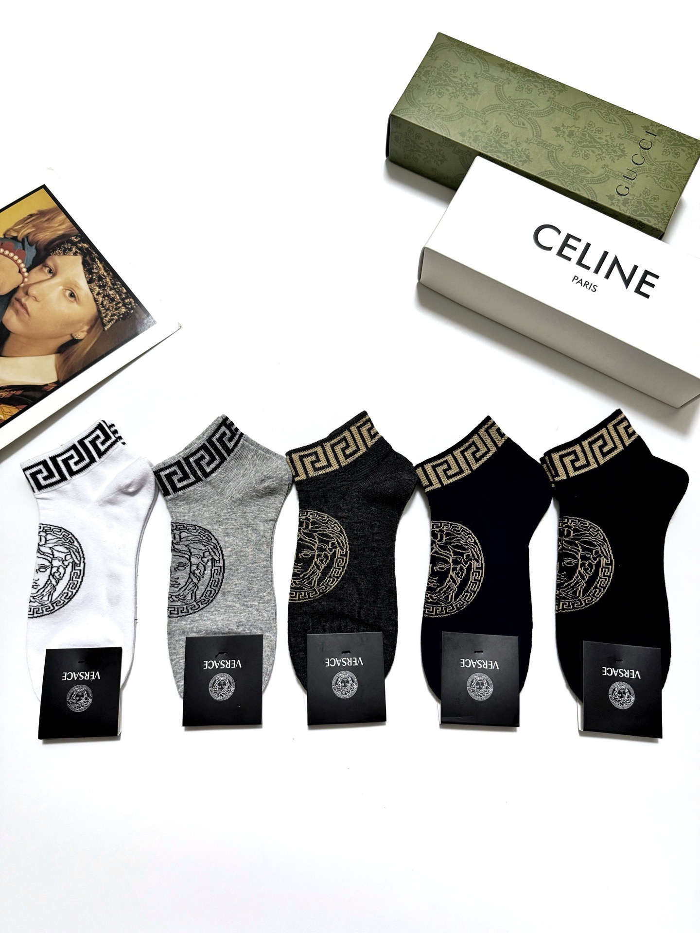 NO:554987,Comes with packaging [5 pairs in a box] Versace classic logo pure cotton socks for men and women, ins super popular socks, pure cotton fabric, a must-have for fashionistas, classic color matching, personalized, fashionable and versatile, you deserve it Socks, stockings, socks, versace, versace, socks19860909配包装【一盒5双】男女同款 Versace 范思哲 经典logo 纯棉短袜,ins超火爆短袜,纯棉面料,潮人必备 ,经典配色 个性时尚百搭款,你值得拥有哦袜子,丝袜,袜子,versace,versace,socks,accessory