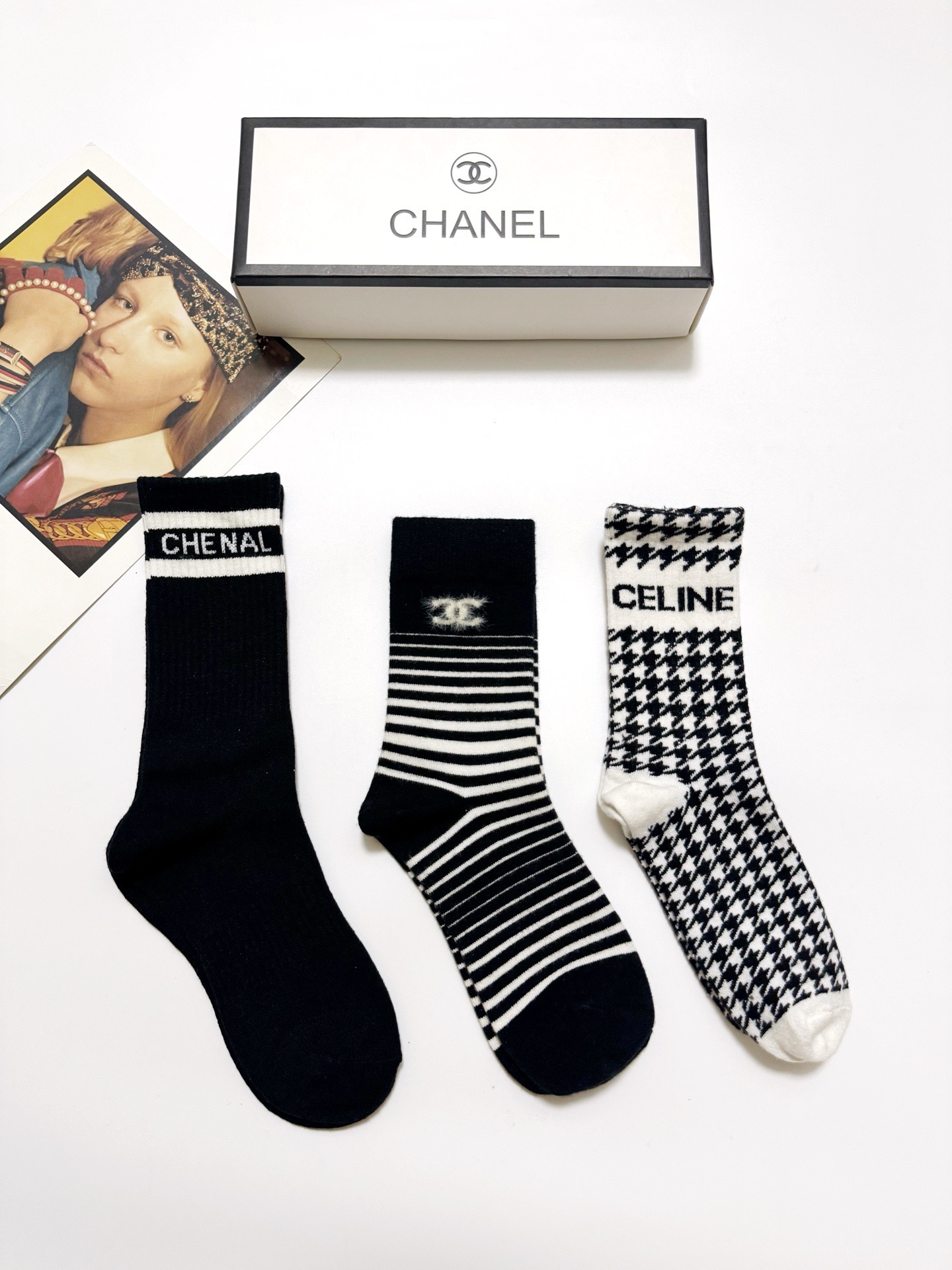 NO:554991,Comes with packaging [3 pairs in a box] Chanel Chanel classic letter logo cashmere blend mid-calf socks, ins super popular calf socks, a must-have for fashionistas, classic color matching, personalized, fashionable and versatile, you deserve it Socks, stockings, socks, chanel, chanel, socks19860909配包装【一盒3双】 Chanel 香奈儿 经典字母logo 羊绒混纺中筒袜,ins超火爆小腿袜,潮人必备 ,经典配色 个性时尚百搭款,你值得拥有哦袜子,丝袜,袜子,chanel,chanel,socks,accessory