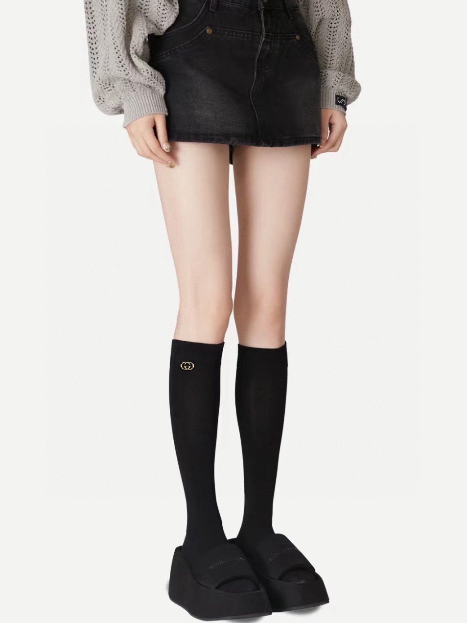 NO:584790,Comes with packaging [one pair per box] Gucci classic letter logo pure cotton stockings calf socks heavy industry decoration personalized fashion ins hot trend!  It’s on sale at the counter and it’s so explosive!  Super high quality!  A classic that never goes out of style!  A must-have for fashionistas, the quality of counter purchases is great and easy to wear!  Recommended, recommended, recommended ~ ~ must-have small items!  !  socks, stockings, socks, gucci, socks19860909配包装【一盒一双】 Gucci 古琦 经典字母logo纯棉长筒袜 小腿袜 重工装饰个性时尚 ins爆款！专柜在售ing 好看到爆炸 ！超高品质！经典不过时！潮人必不能少的专柜代购品质 ,巨好穿！推荐推荐推荐～～必入小单品！！袜子,丝袜,袜子,gucci,socks,accessory