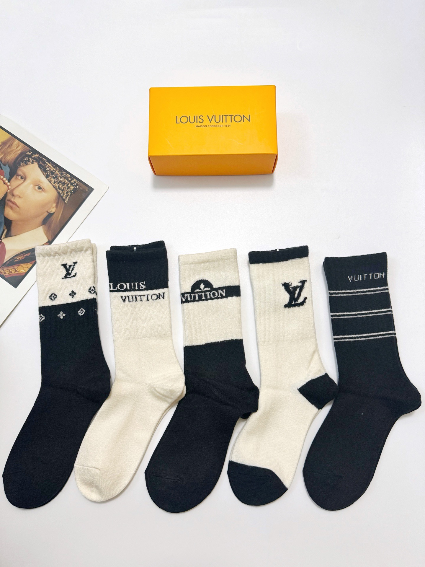 NO:584244,Comes with packaging [5 pairs in a box] LV Louis Vuitton classic letter logo cashmere blend mid-calf socks, ins super popular color, super soft and skin-friendly, a must-have for fashionistas, personalized, fashionable and versatile, you deserve it Socks, stockings, socks, louis vuitton, louis vuitton, socks19860909配包装【一盒5 双】 LV 路易威登 经典字母logo 羊绒混纺 中筒袜,ins超火爆配色 ,超级软糯亲肤,潮人必备 ,个性时尚百搭款,你值得拥有哦袜子,丝袜,袜子,louis vuitton,louis vuitton,socks,accessory
