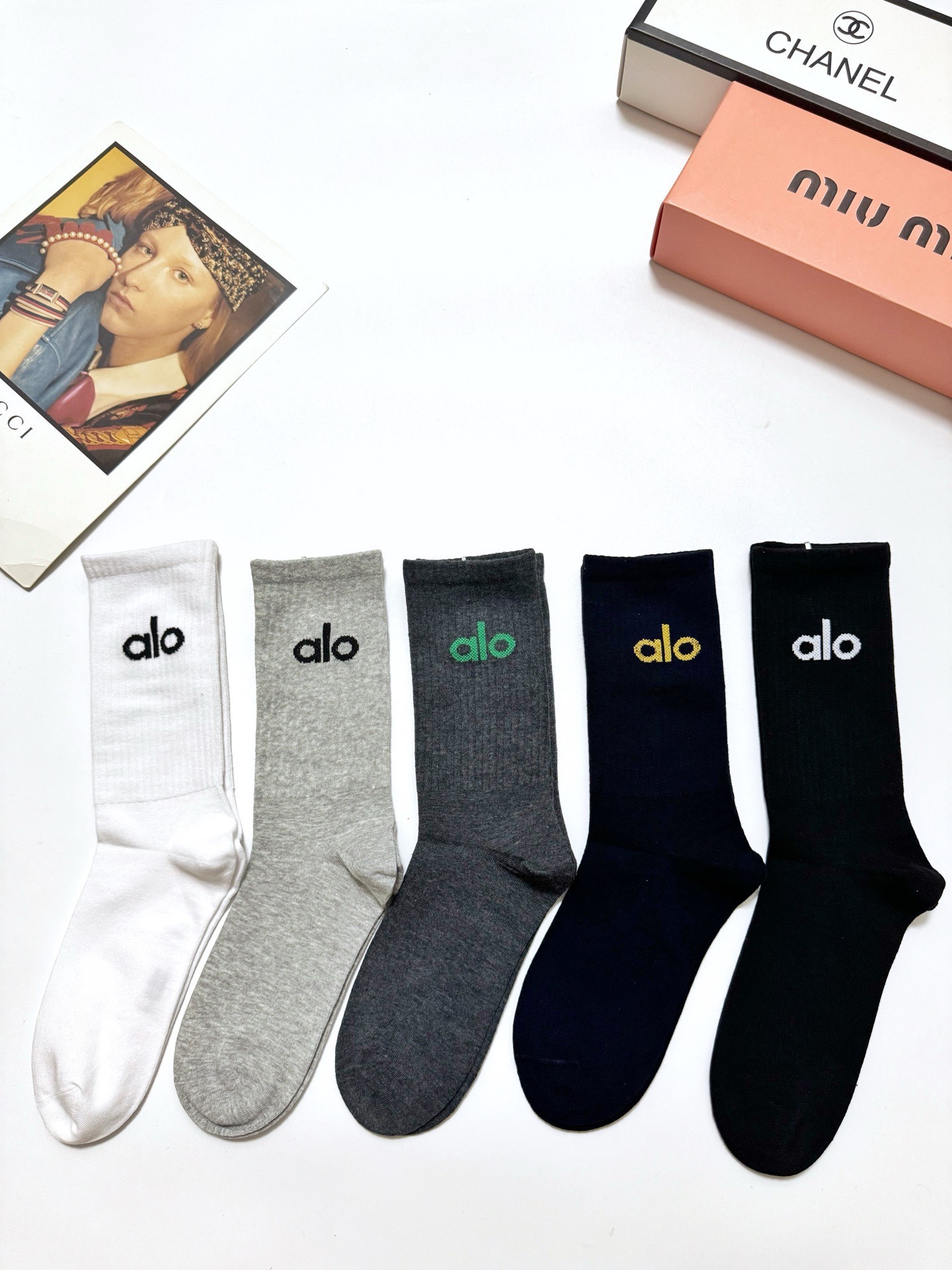 NO:584926,Comes with packaging [5 pairs in a box] alo classic letter logo pure cotton mid-calf socks, ins super popular calf socks, pure cotton fabric, a must-have for fashionistas, classic color matching, personalized, fashionable and versatile, you deserve it Socks, stockings, socks, socks19860909配包装【一盒5 双】  alo 经典字母logo 纯棉中筒袜,ins超火爆小腿袜,纯棉面料,潮人必备 ,经典配色 个性时尚百搭款,你值得拥有哦袜子,丝袜,袜子,socks,accessory