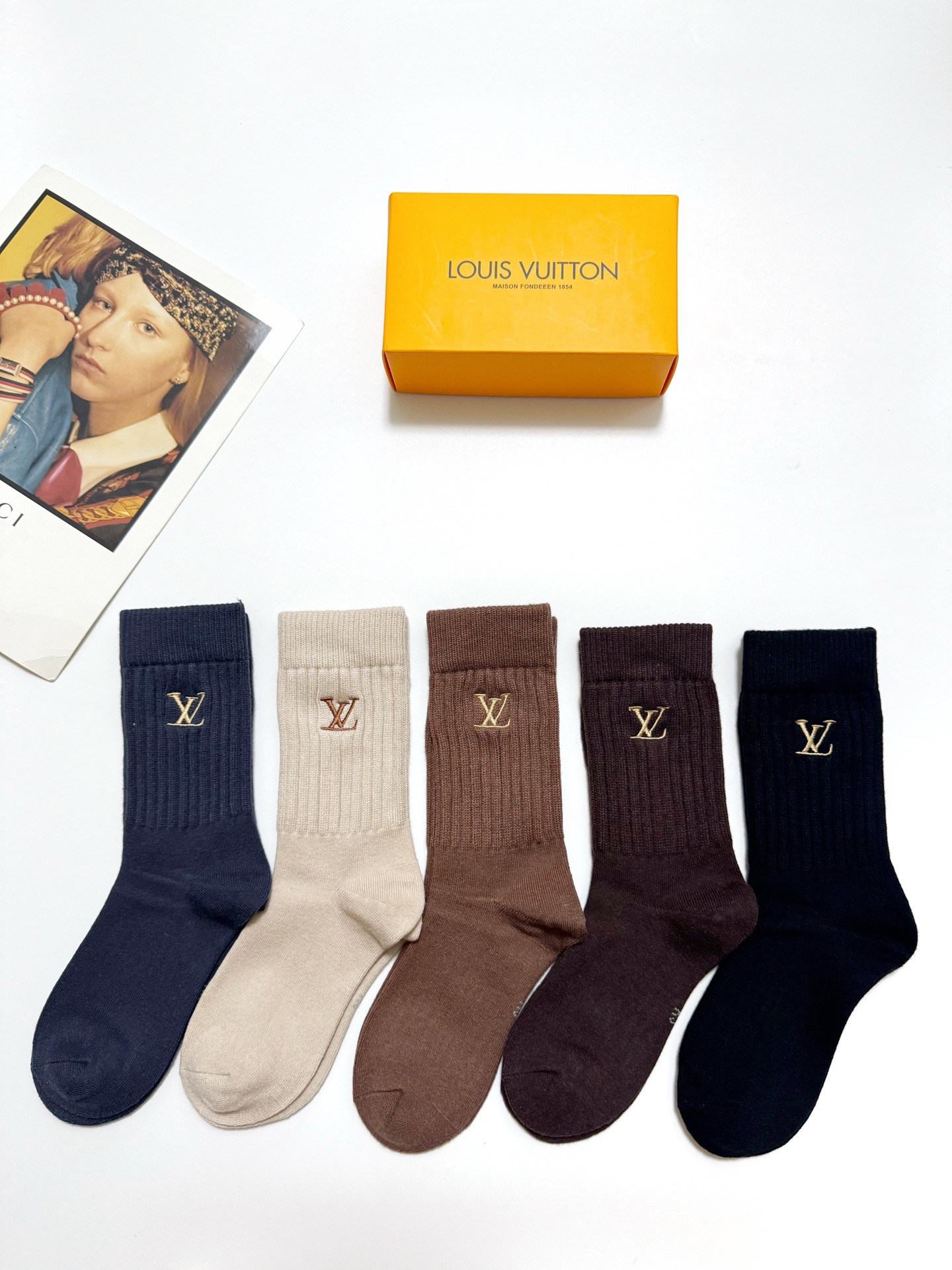NO:584945,Comes with packaging [5 pairs in a box] LV Louis Vuitton classic embroidered letter logo cashmere blend mid-calf socks, soft and skin-friendly, ins super hot color, a must-have for fashionistas in autumn and winter, personalized fashionable and versatile, you deserve it Socks, stockings, socks, louis vuitton, louis vuitton, socks19860909配包装【一盒5 双】 LV 路易威登 经典刺绣字母logo 羊绒混纺中筒袜,软糯亲肤,ins超火爆配色 ,秋冬潮人必备 ,个性时尚百搭款,你值得拥有哦袜子,丝袜,袜子,louis vuitton,louis vuitton,socks,accessory