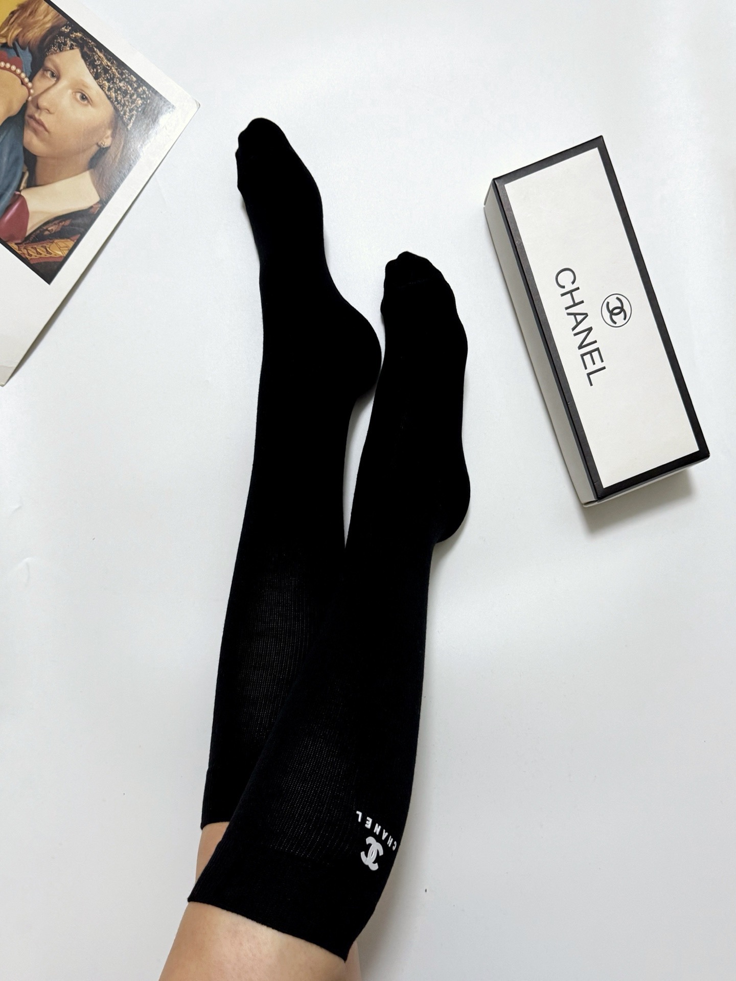 NO:585589,Comes with packaging [one pair per box] Chanel Chanel classic double C letter logo pure cotton stockings calf socks ins hot trend!  It’s on sale at the counter and it’s so explosive!  Super high quality!  A classic that never goes out of style!  A must-have for fashionistas, the quality of counter purchases is great and easy to wear!  Recommended, recommended, recommended ~ ~ must-have small items!  !  socks, stockings, socks, chanel, chanel, socks19860909配包装【一盒一双】 Chanel 香奈儿 经典双C字母logo纯棉长筒袜 小腿袜 ins爆款！专柜在售ing 好看到爆炸 ！超高品质！经典不过时！潮人必不能少的专柜代购品质 ,巨好穿！推荐推荐推荐～～必入小单品！！袜子,丝袜,袜子,chanel,chanel,socks,accessory