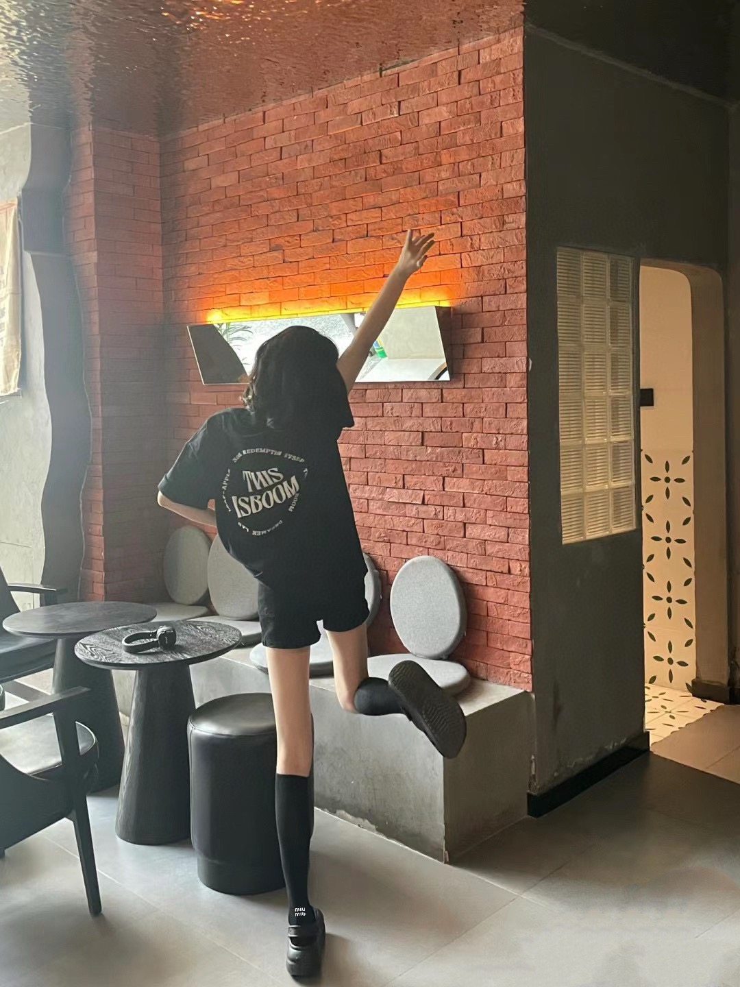 NO:585319,Comes with packaging [one pair per box] Miumiu miumiu classic letter logo pure cotton socks, calf socks, the same style as the super popular celebrity on ins, exquisite fabrics, a must-have for fashionistas, classic color combinations, personalized, fashionable and versatile, you deserve it Socks, stockings, socks, miumiu, socks19860909配包装【一盒一 双】 缪缪 miumiu 经典字母logo纯棉袜 小腿堆堆袜,ins超火爆红人同款,精美 面料,潮人必备 ,经典配色 个性时尚百搭款,你值得拥有哦袜子,丝袜,袜子,miumiu,socks,accessory