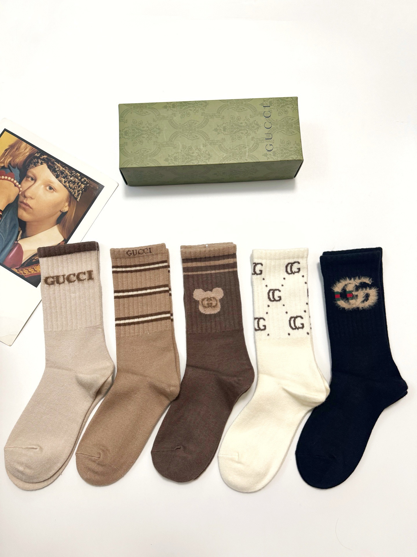 NO:585352,Comes with packaging [5 pairs in a box] Gucci classic double C letter logo cashmere blend mid-calf socks, ins super popular color, pure cotton fabric, a must-have for fashionistas, personalized fashionable and versatile style, you deserve it Socks, stockings, socks, gucci, socks19860909配包装【一盒5 双】 Gucci 古琦 经典双C 字母logo 羊绒混纺 中筒袜,ins超火爆配色 ,纯棉面料,潮人必备 ,个性时尚百搭款,你值得拥有哦袜子,丝袜,袜子,gucci,socks,accessory