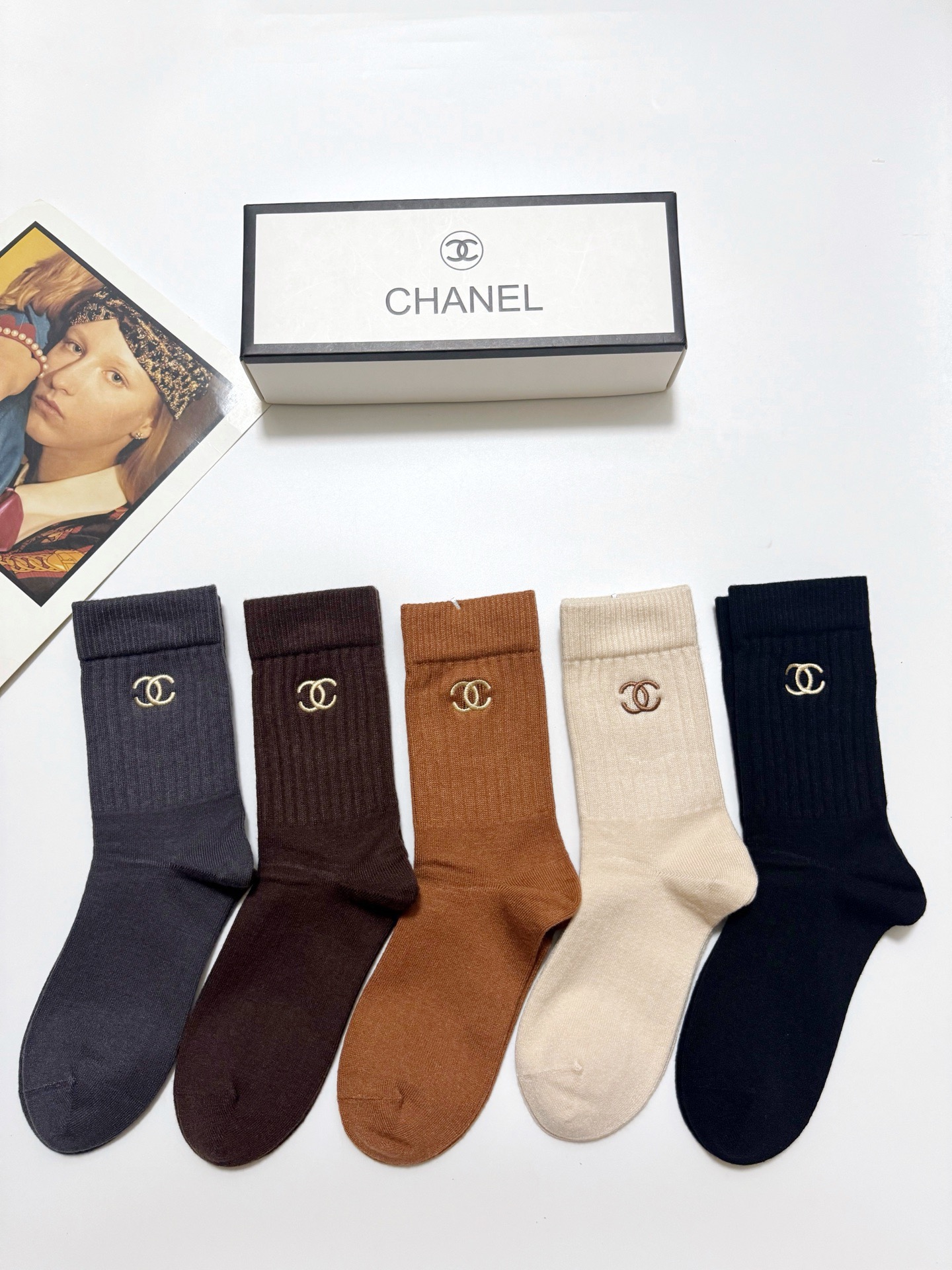 NO:585797,Comes with packaging [5 pairs in a box] Chanel classic embroidered letter logo cashmere blend mid-calf socks, soft and skin-friendly, ins super popular color, a must-have for fashionistas in autumn and winter, personalized fashionable and versatile, you deserve it Socks, stockings, socks, chanel, chanel, socks19860909配包装【一盒5 双】 Chanel 香奈儿 经典刺绣字母logo 羊绒混纺中筒袜,软糯亲肤,ins超火爆配色 ,秋冬潮人必备 ,个性时尚百搭款,你值得拥有哦 袜子,丝袜,袜子,chanel,chanel,socks,accessory