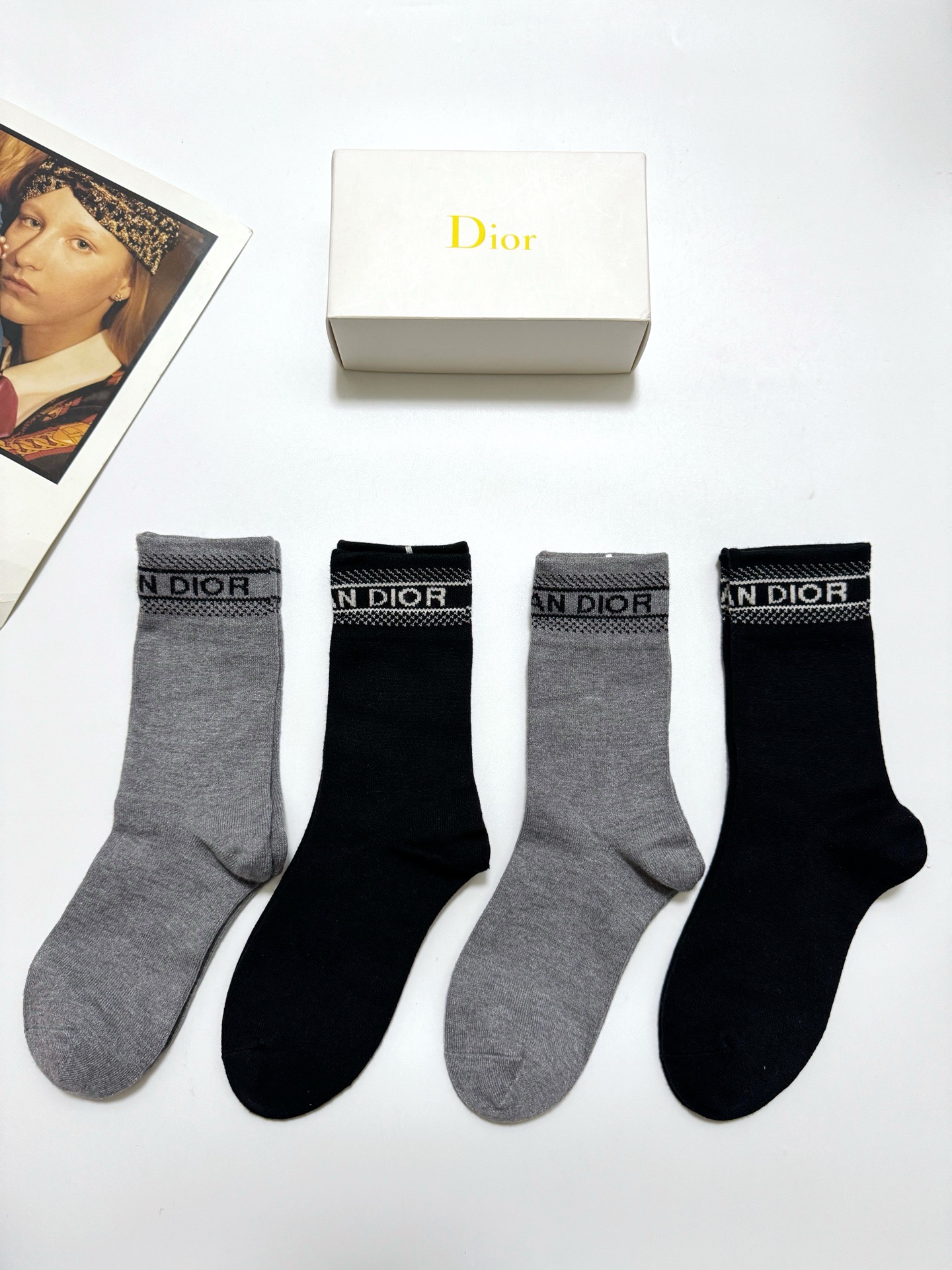 NO:585821,Comes with packaging [4 pairs in a box] Dior classic letter logo cashmere blend mid-calf socks, ins super popular color, super soft and skin-friendly, a must-have for fashionistas, personalized, fashionable and versatile, you deserve it Socks, stockings, socks, dior, dior, socks19860909配包装【一盒4 双】 Dior 迪奥 经典字母logo 羊绒混纺 中筒袜,ins超火爆配色 ,超级软糯亲肤,潮人必备 ,个性时尚百搭款,你值得拥有哦袜子,丝袜,袜子,dior,dior,socks,accessory