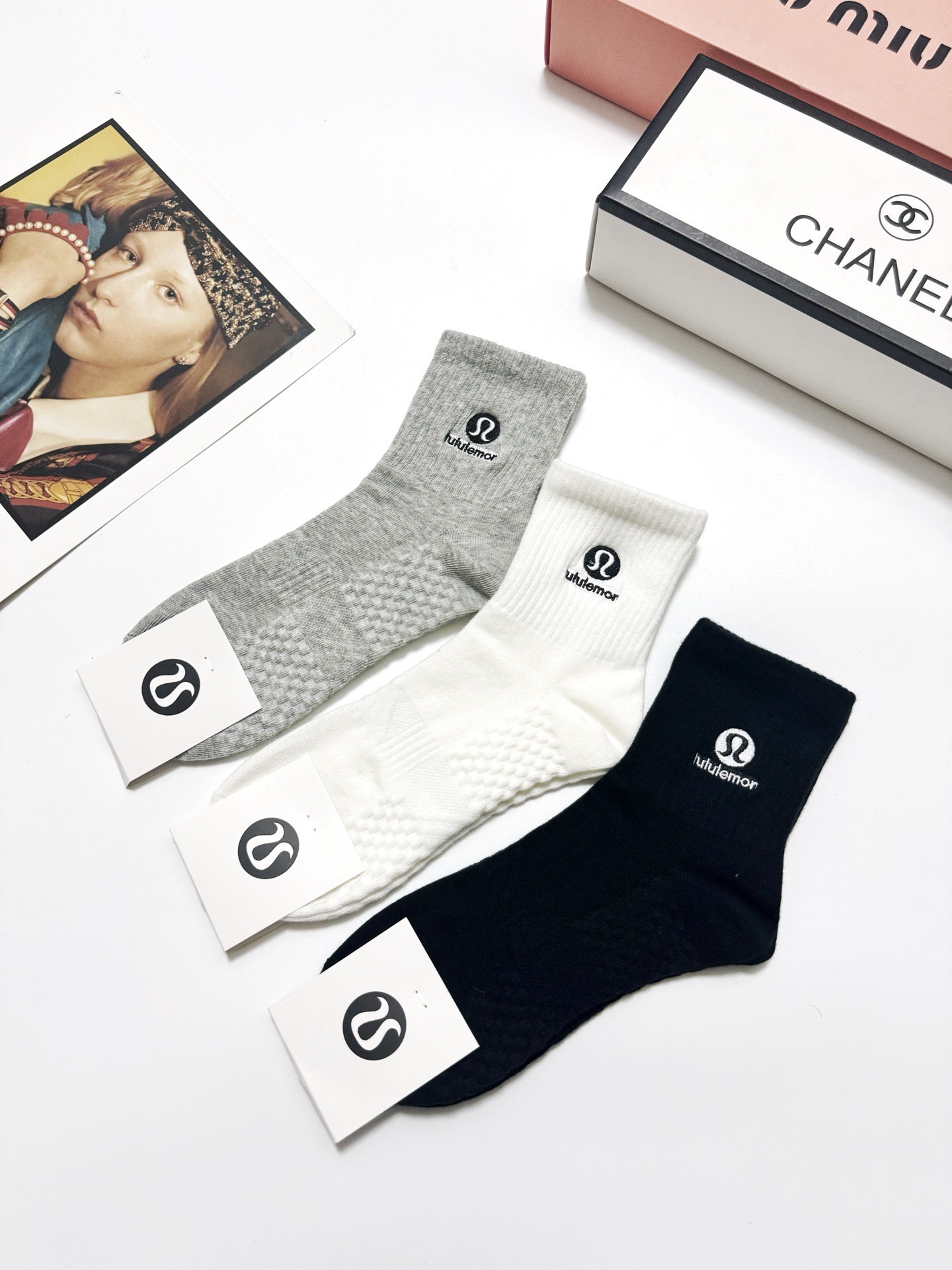 配包装🌟【一盒3 双】 🌟Lululemon 经典字母logo 纯棉刺绣短袜 ，ins超火爆短袜，纯棉面