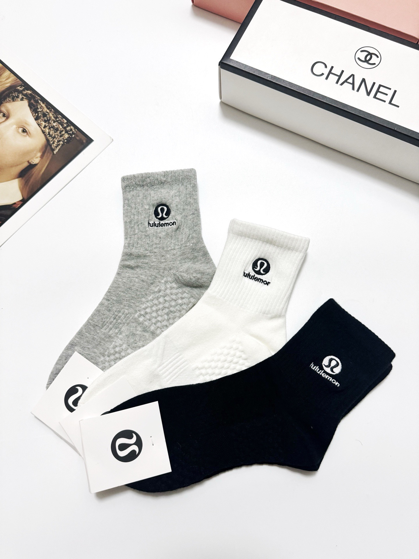 配包装🌟【一盒3 双】 🌟Lululemon 经典字母logo 纯棉刺绣短袜 ，ins超火爆短袜，纯棉面