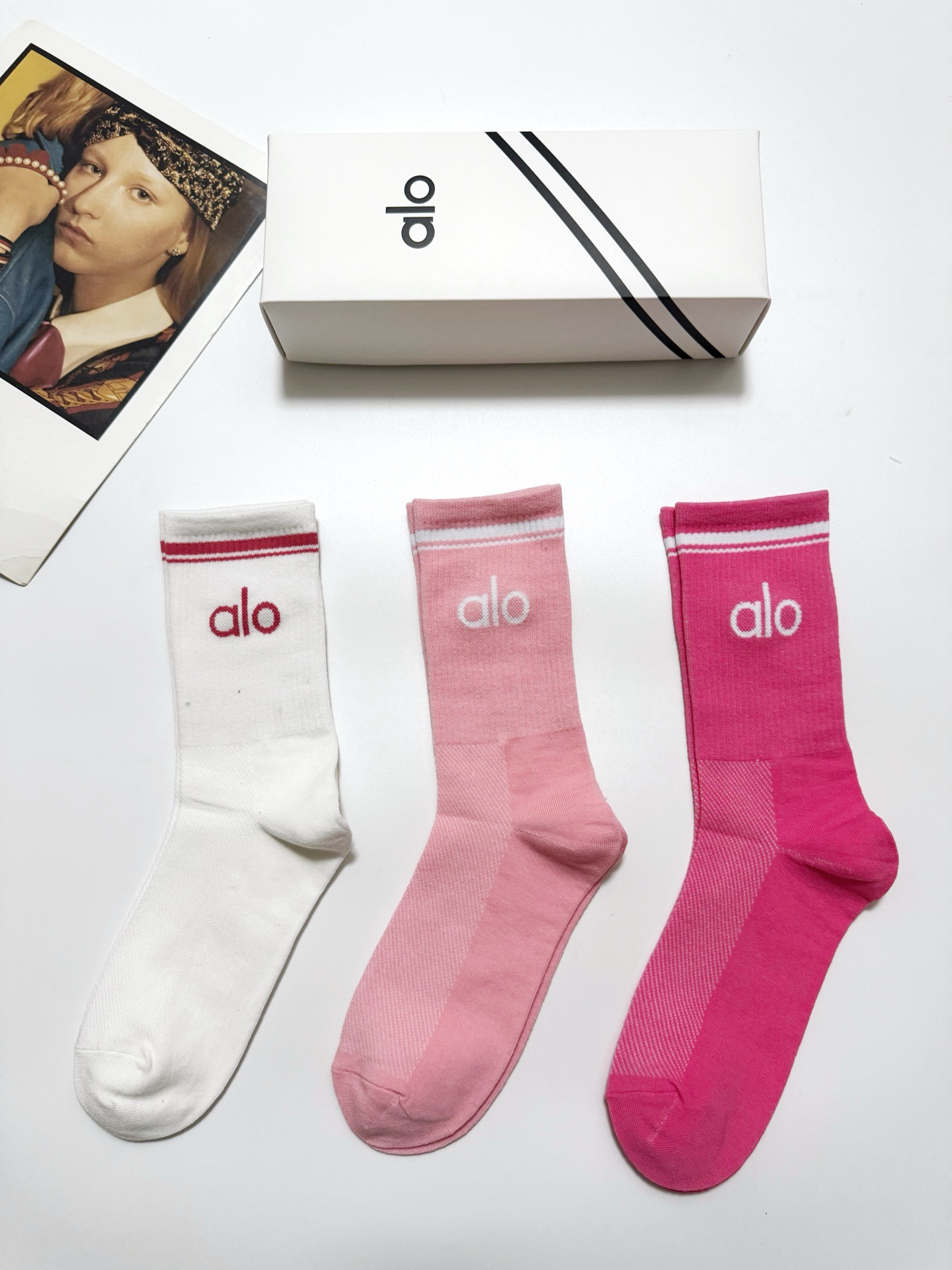 配包装🌟【一盒3双】 🌟 alo 经典字母logo 纯棉中筒袜 ，ins超火爆小腿短袜，纯棉面料，潮人必