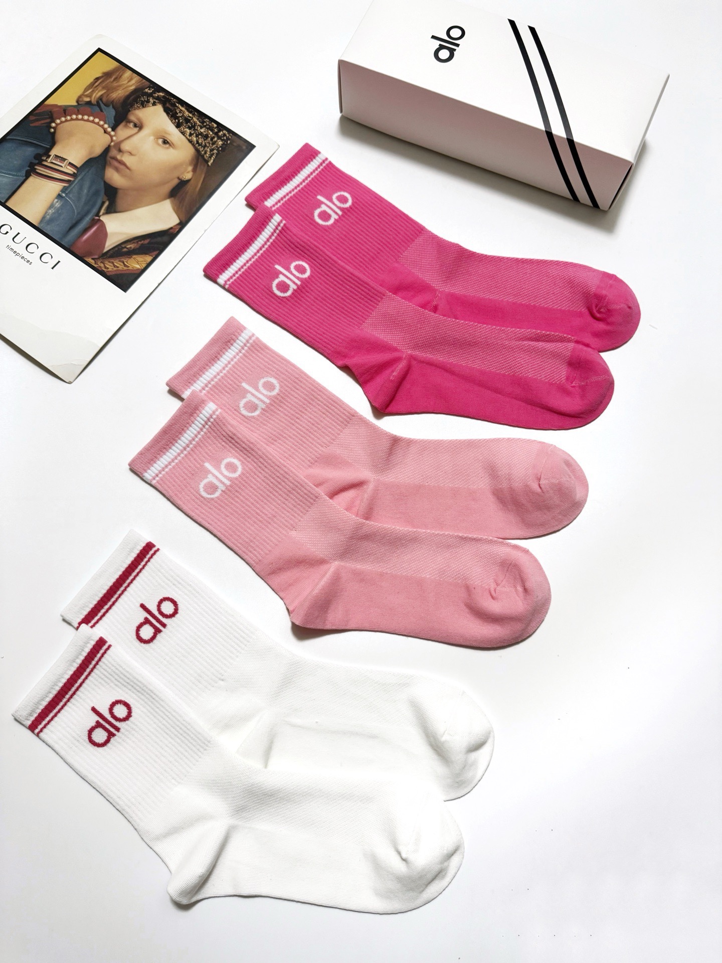 配包装🌟【一盒3双】 🌟 alo 经典字母logo 纯棉中筒袜 ，ins超火爆小腿短袜，纯棉面料，潮人必